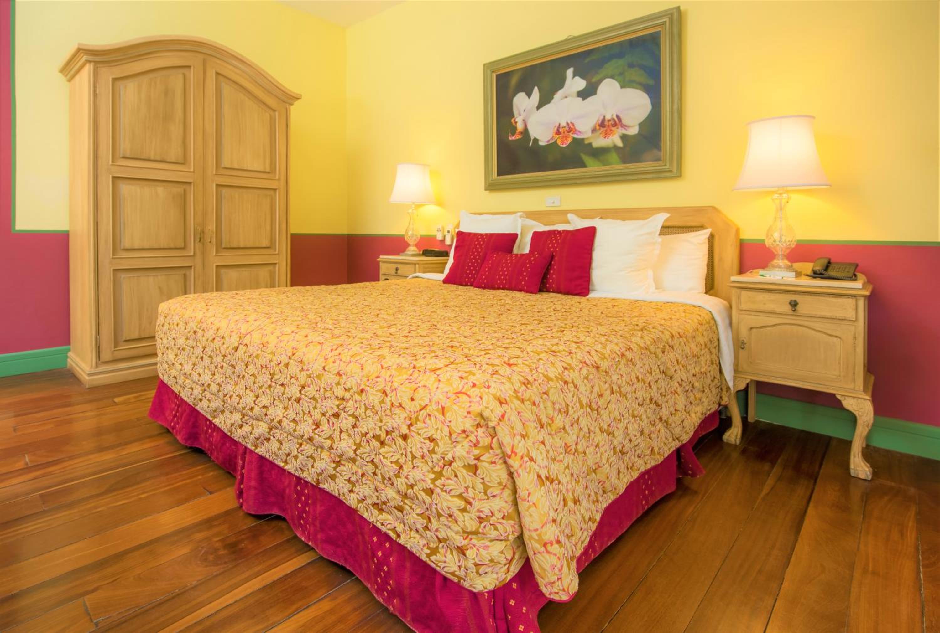 Suite - Photo 1
