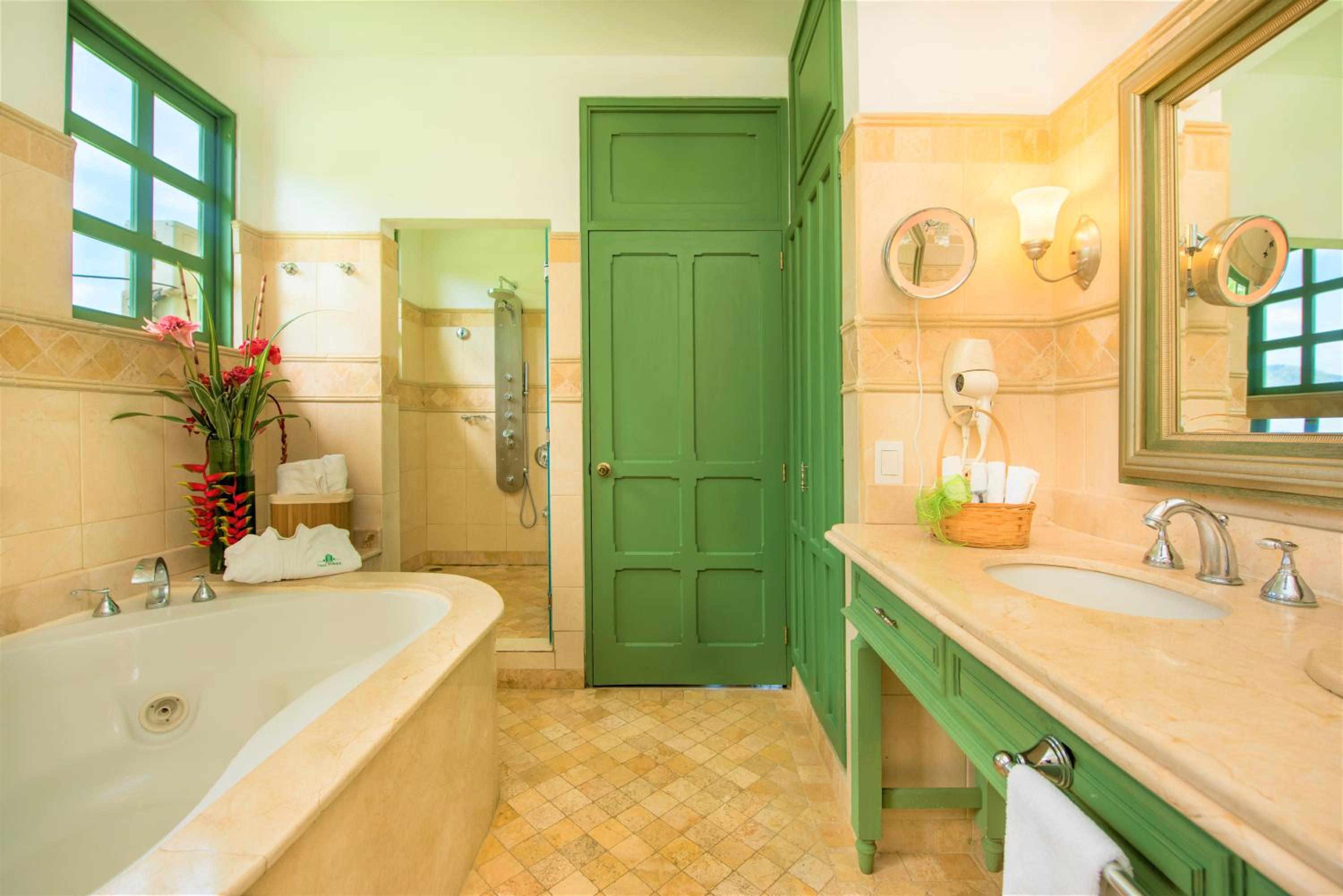 Suite - Photo 3