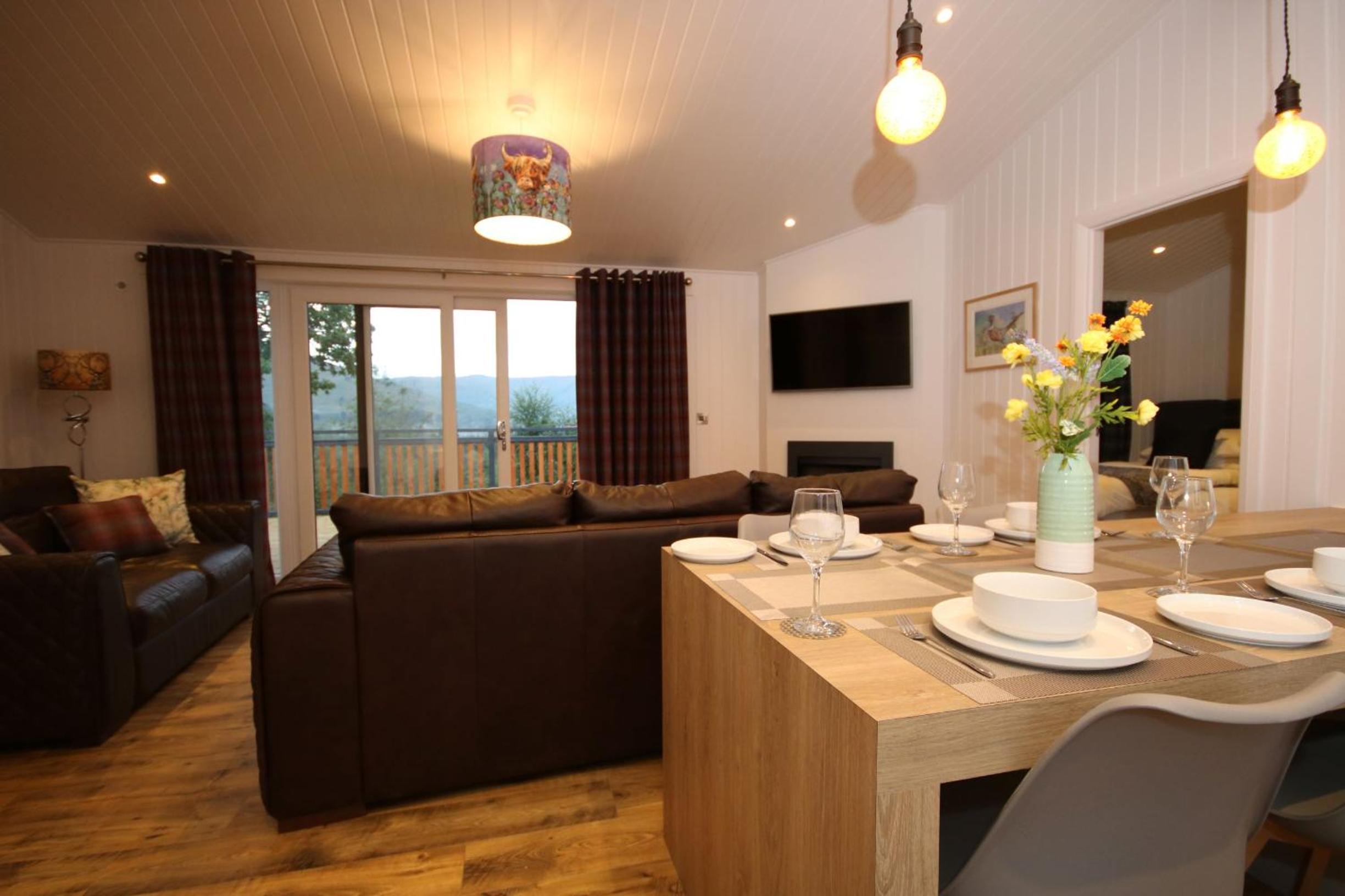 Lodge 7 - Highland Stag Lodge. Sleeps 4, Hot Tub, Pet Friendly