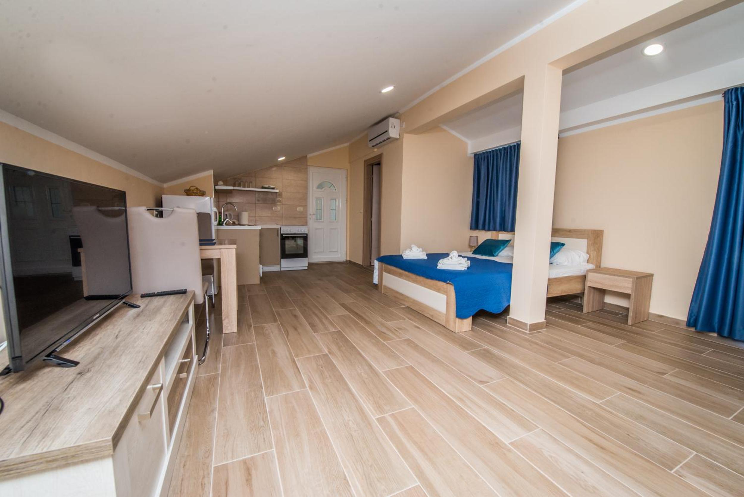 Apartment with Pool View 