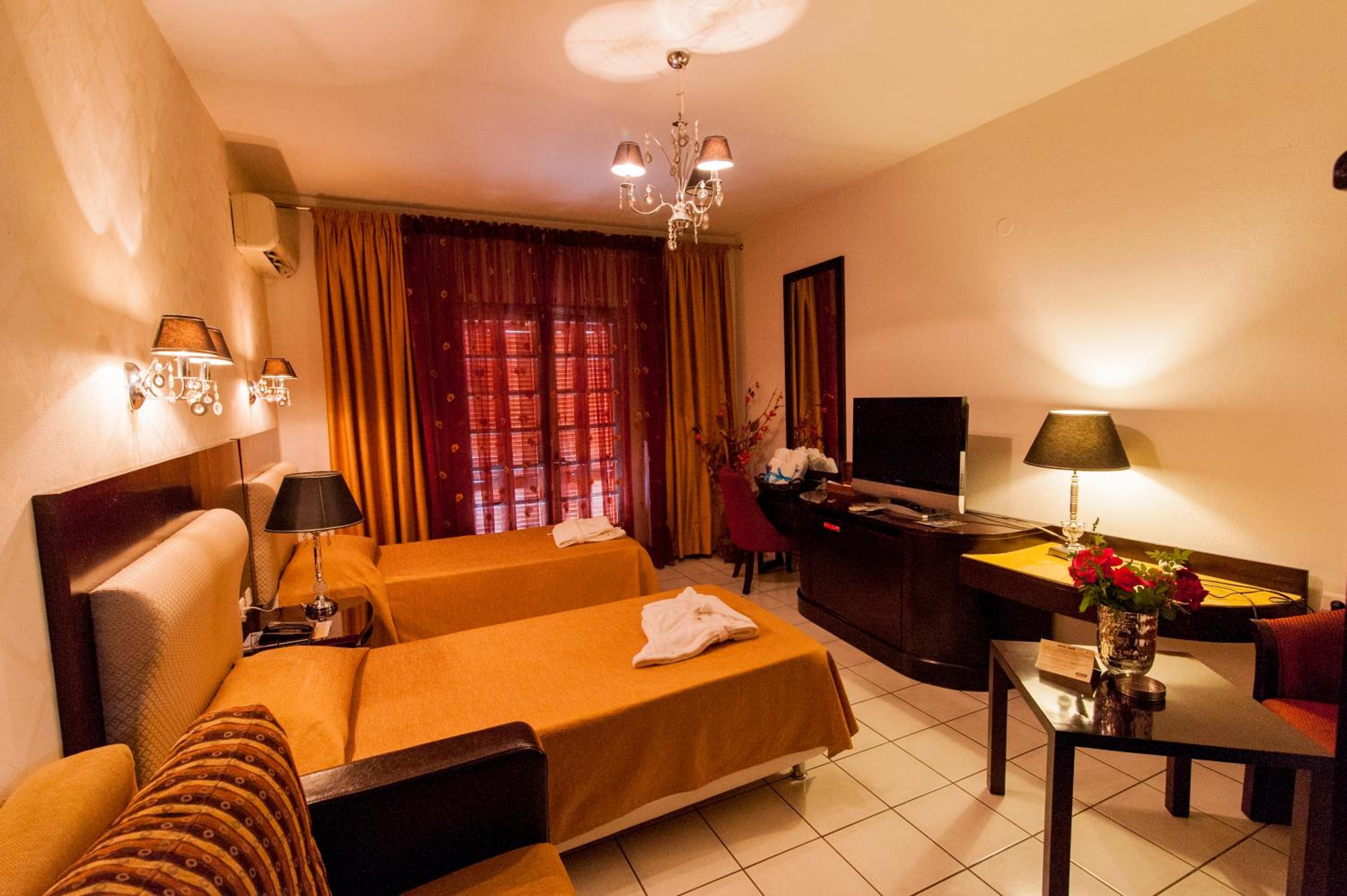 Double or Twin Room - Photo 11