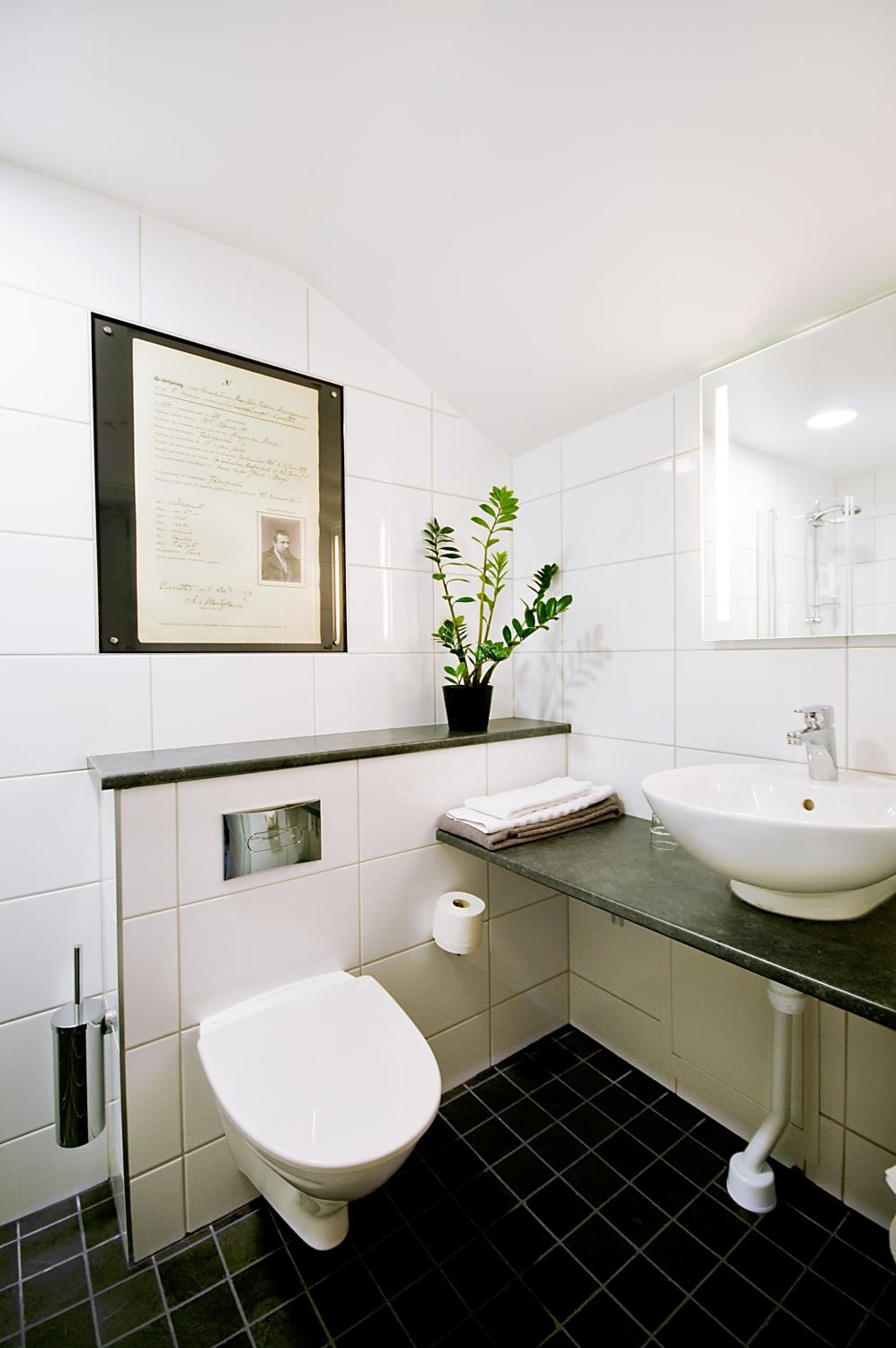 Standard Double or Twin Room - Photo 6