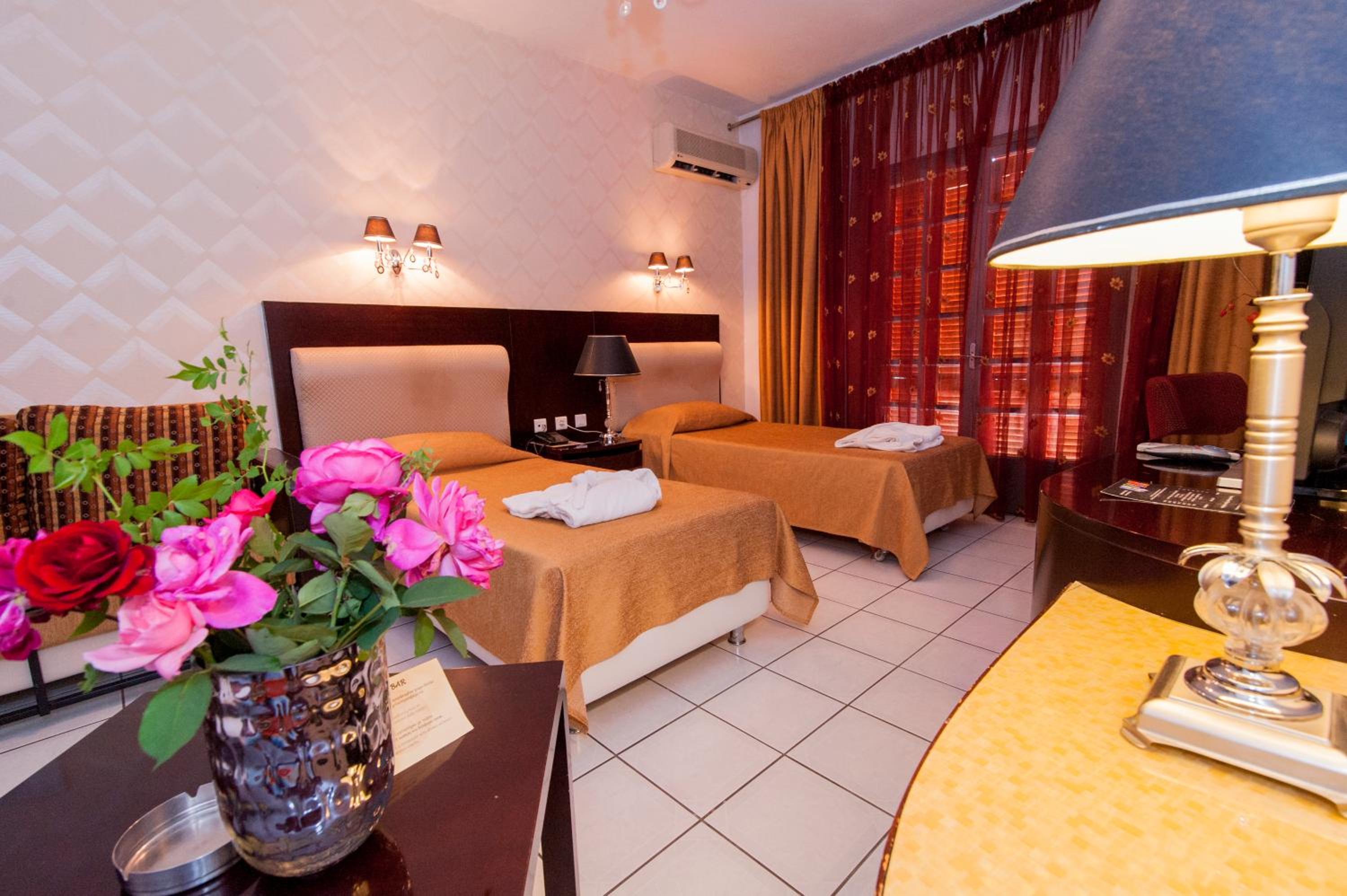 Double or Twin Room - Photo 15