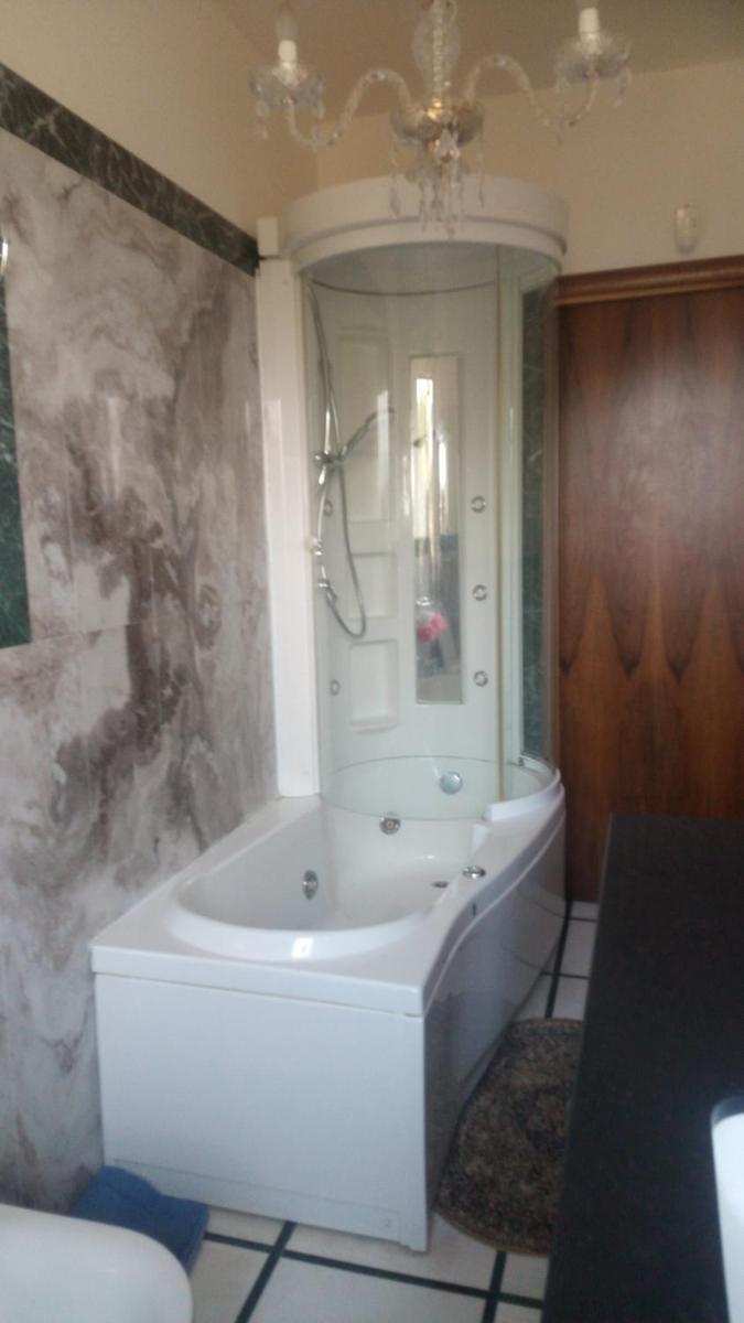 Twin Room with Shared Bathroom photo 1
