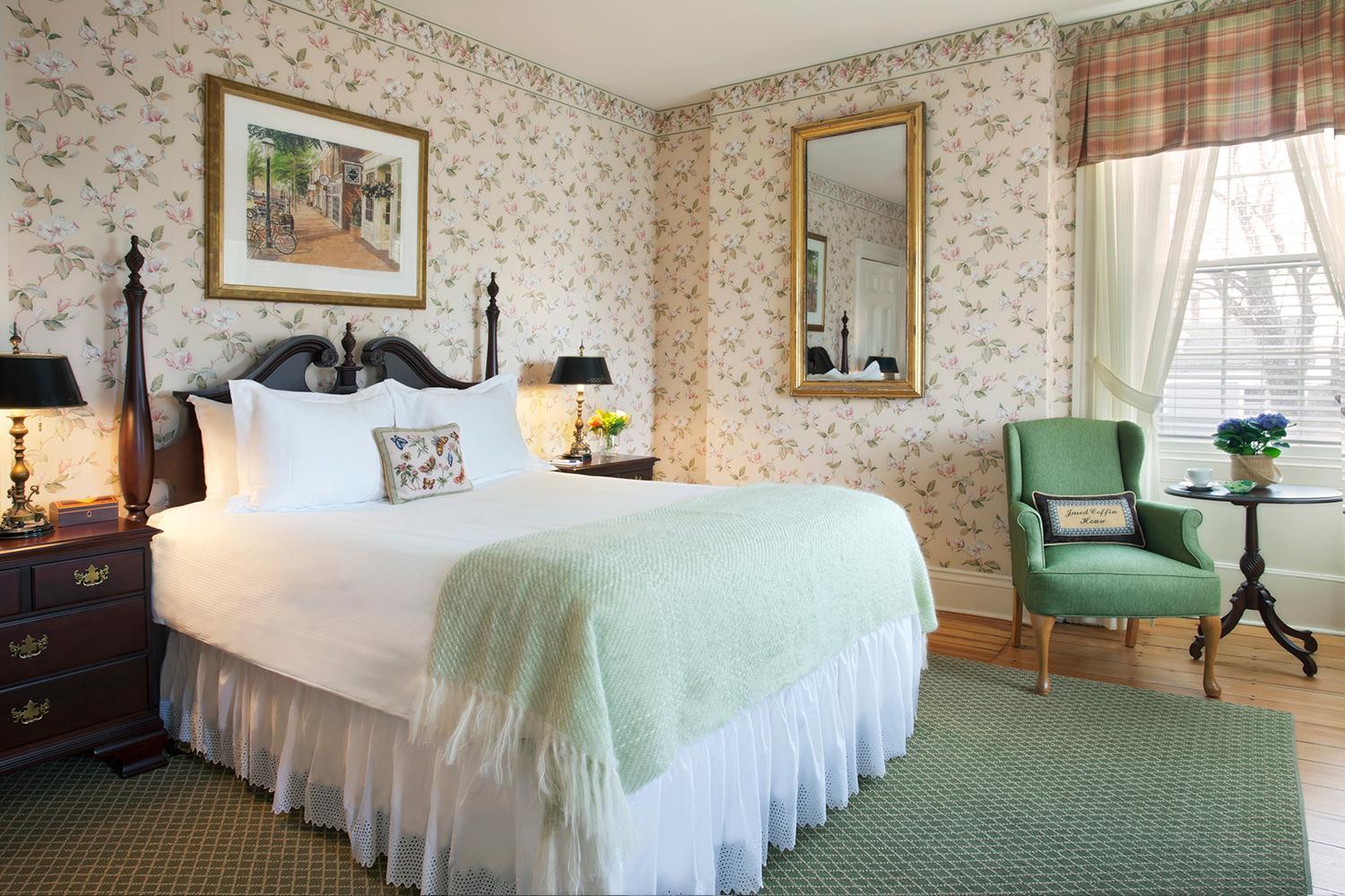 Corner King Room