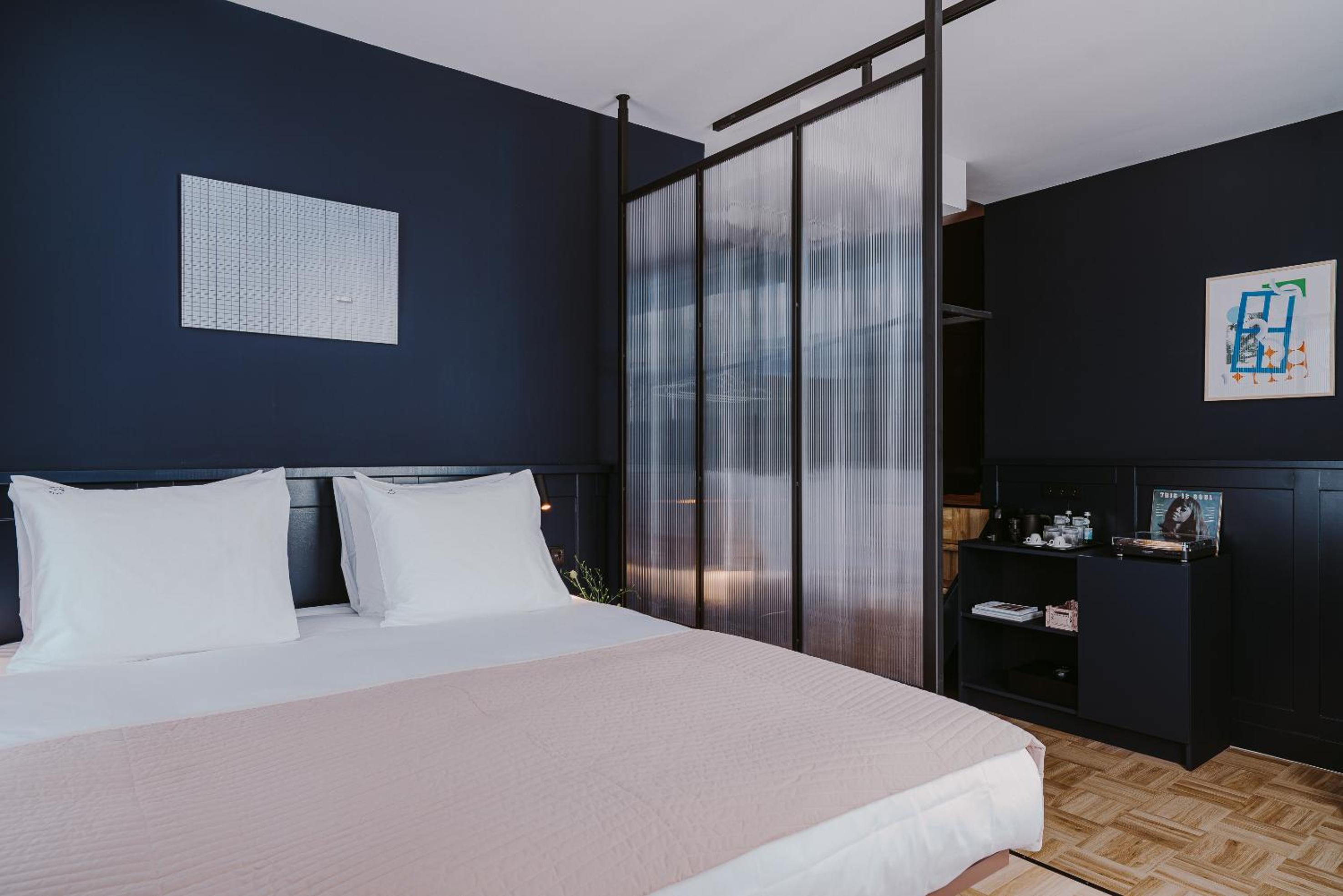 Deluxe Double Room - Photo 8