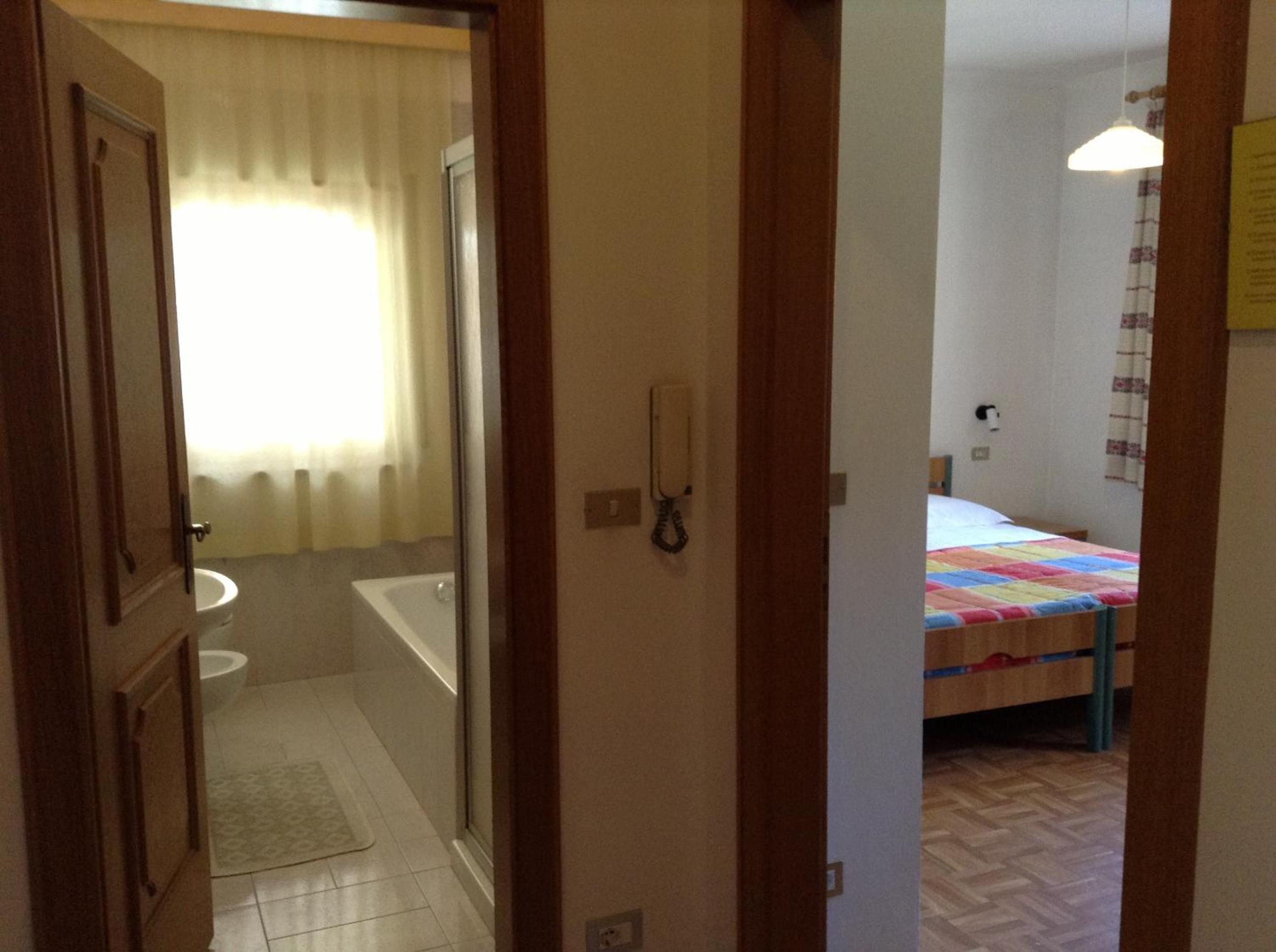 Double Room with Shared Bathroom - Annex photo 1