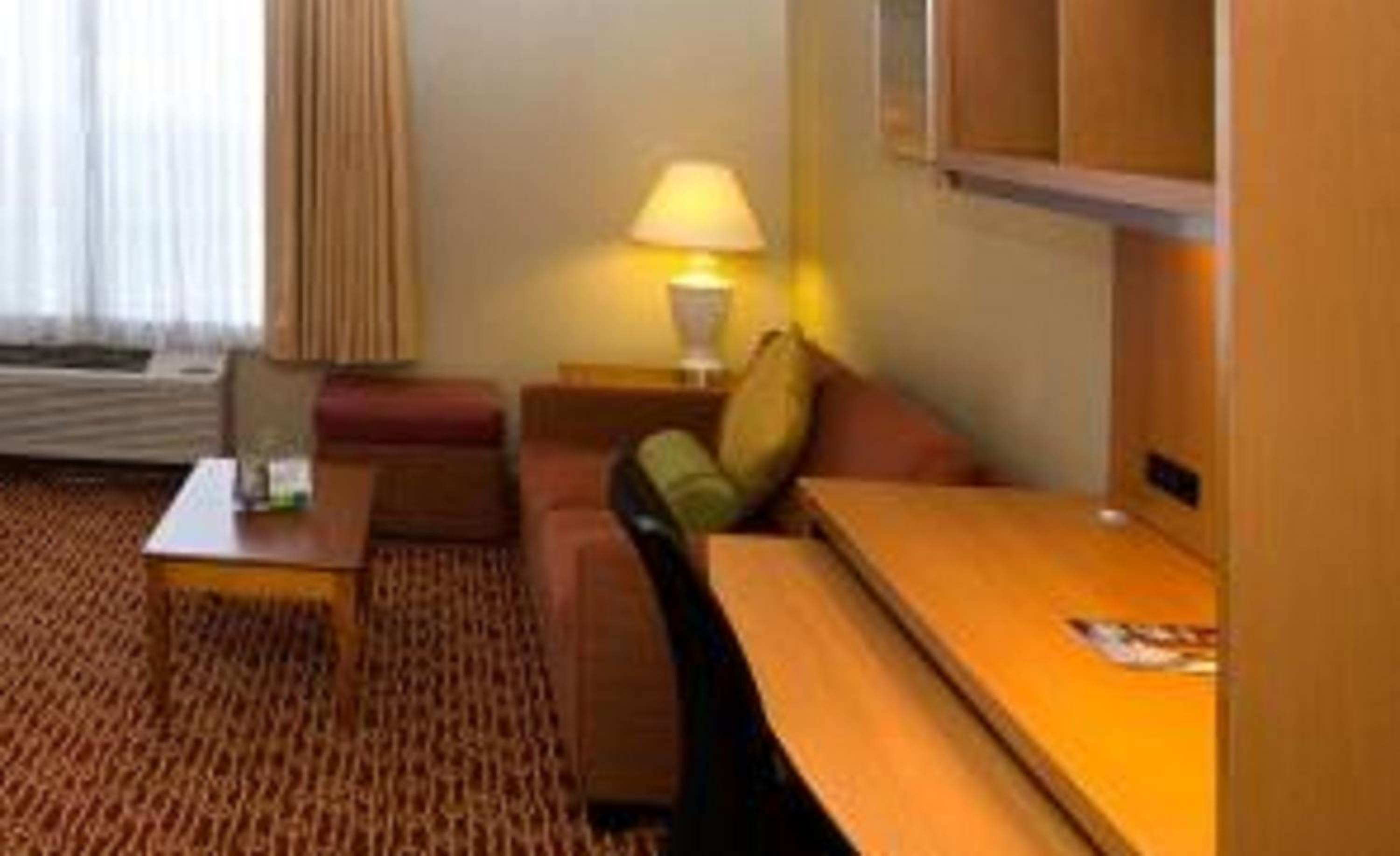 Queen Studio with Sofa Bed - Photo 13