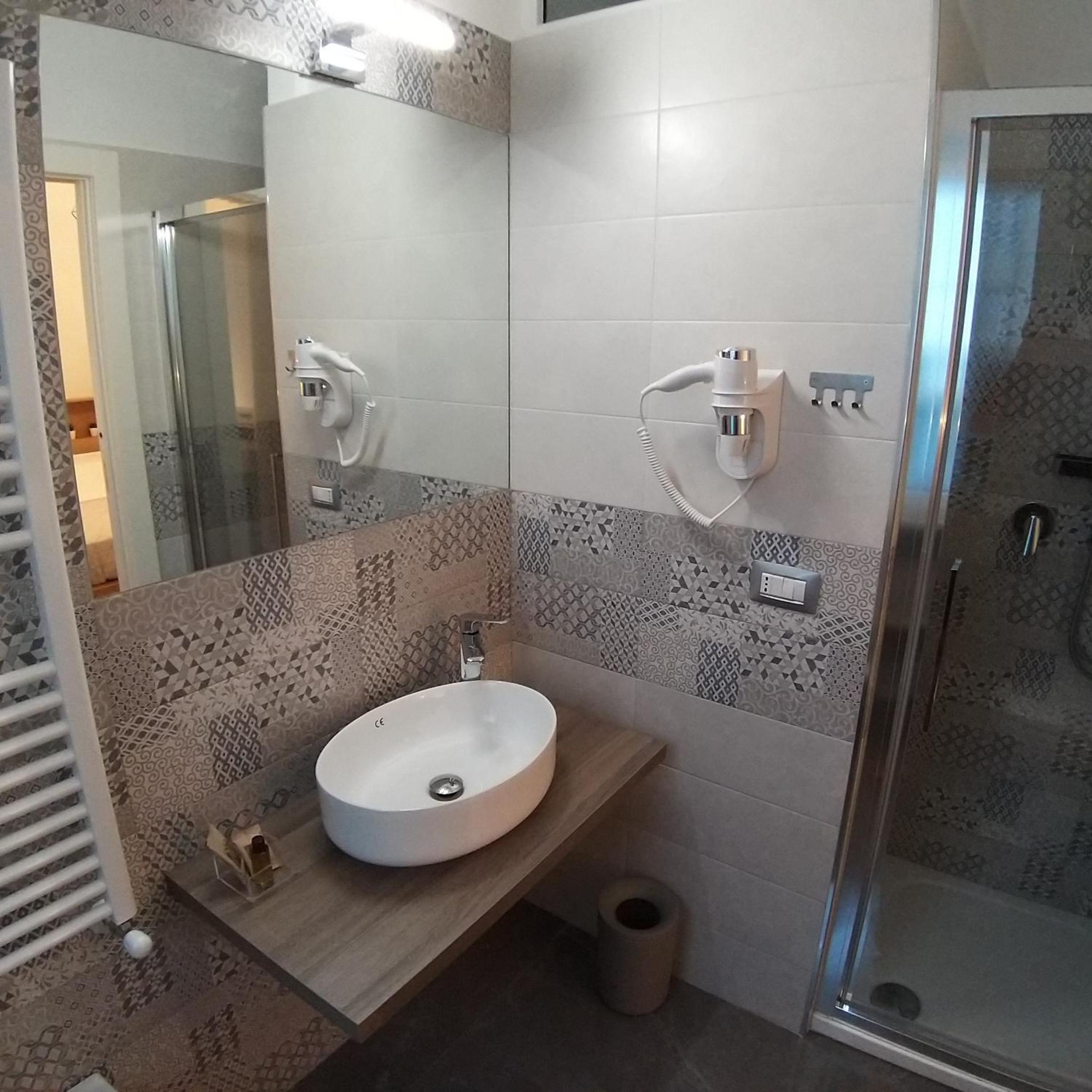 Double Room with Private Bathroom - Photo 3