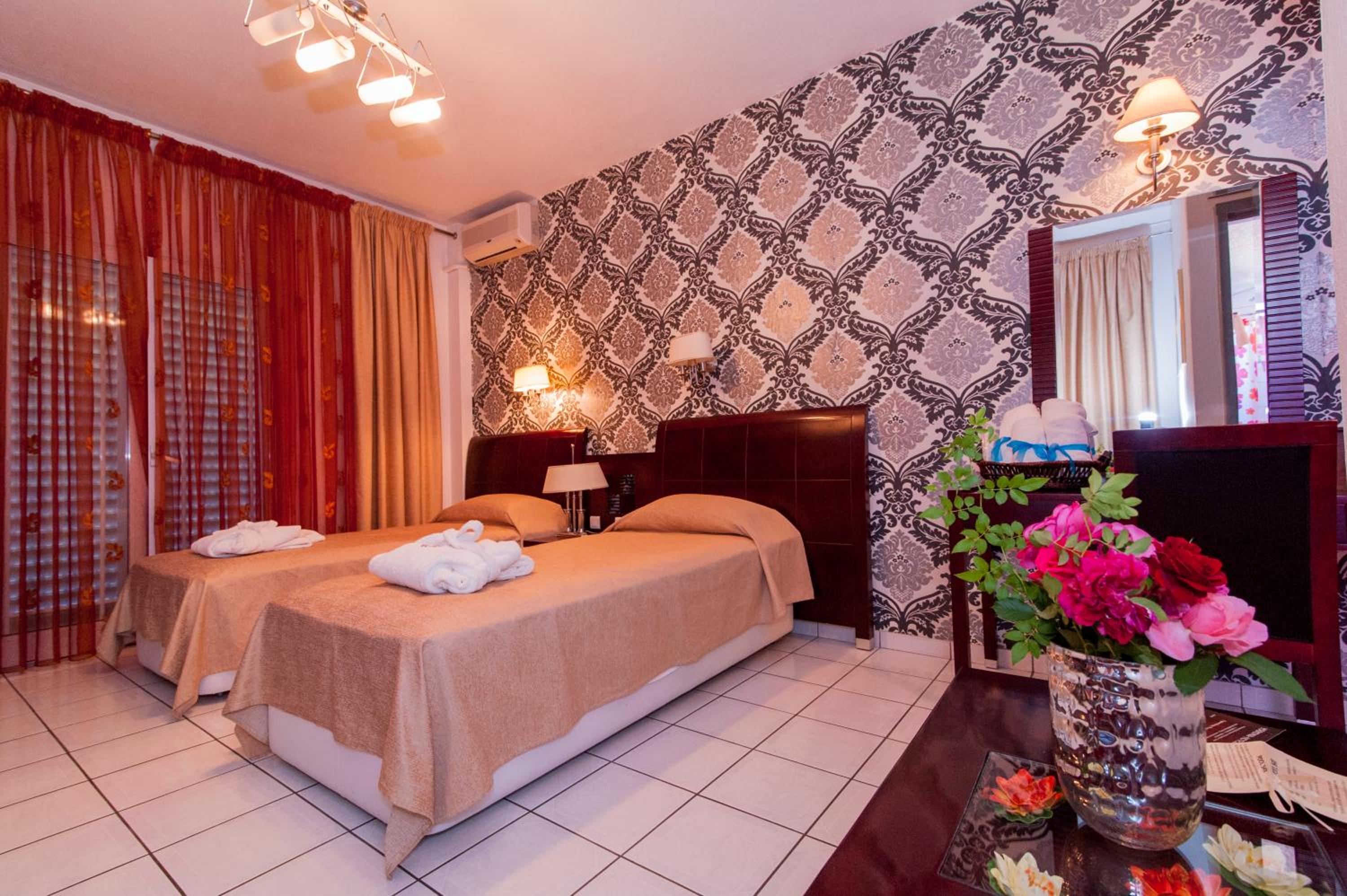 Double or Twin Room - Photo 6