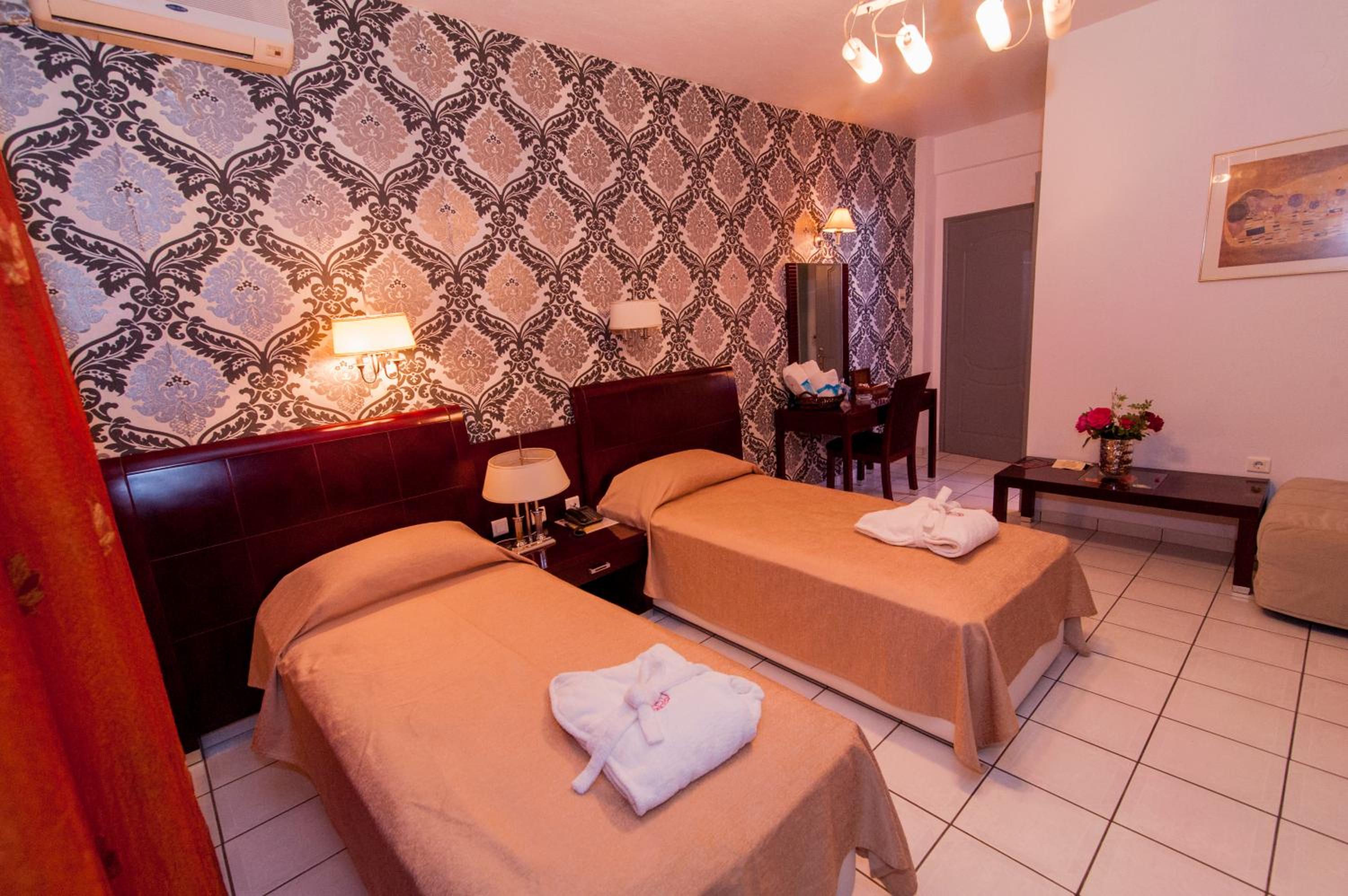 Double or Twin Room - Photo 7
