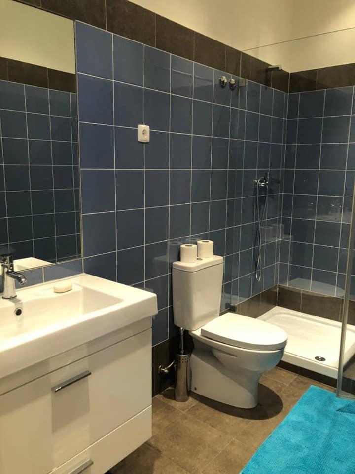 Three-Bedroom Apartment - Photo 22