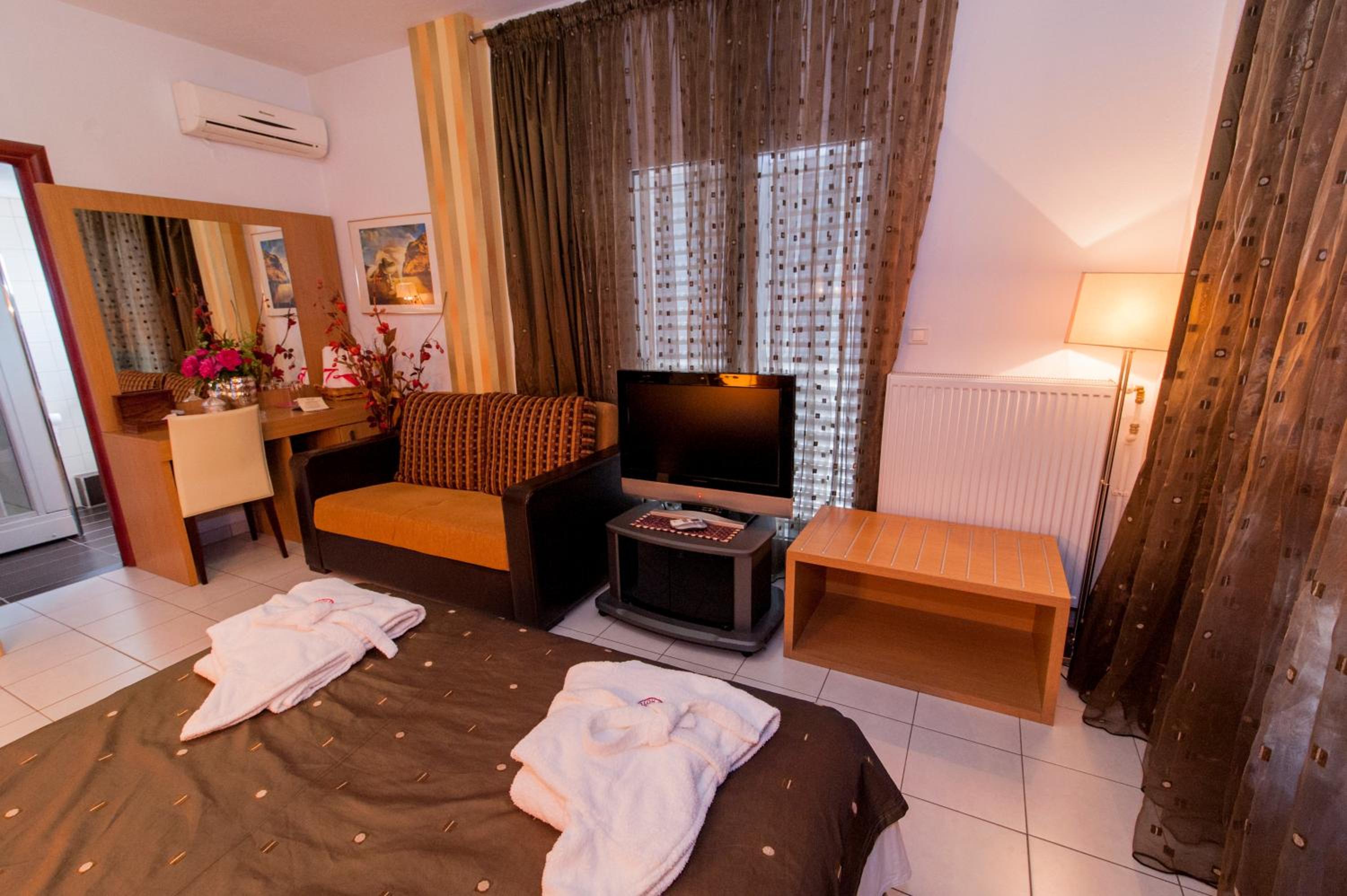 Double or Twin Room - Photo 2