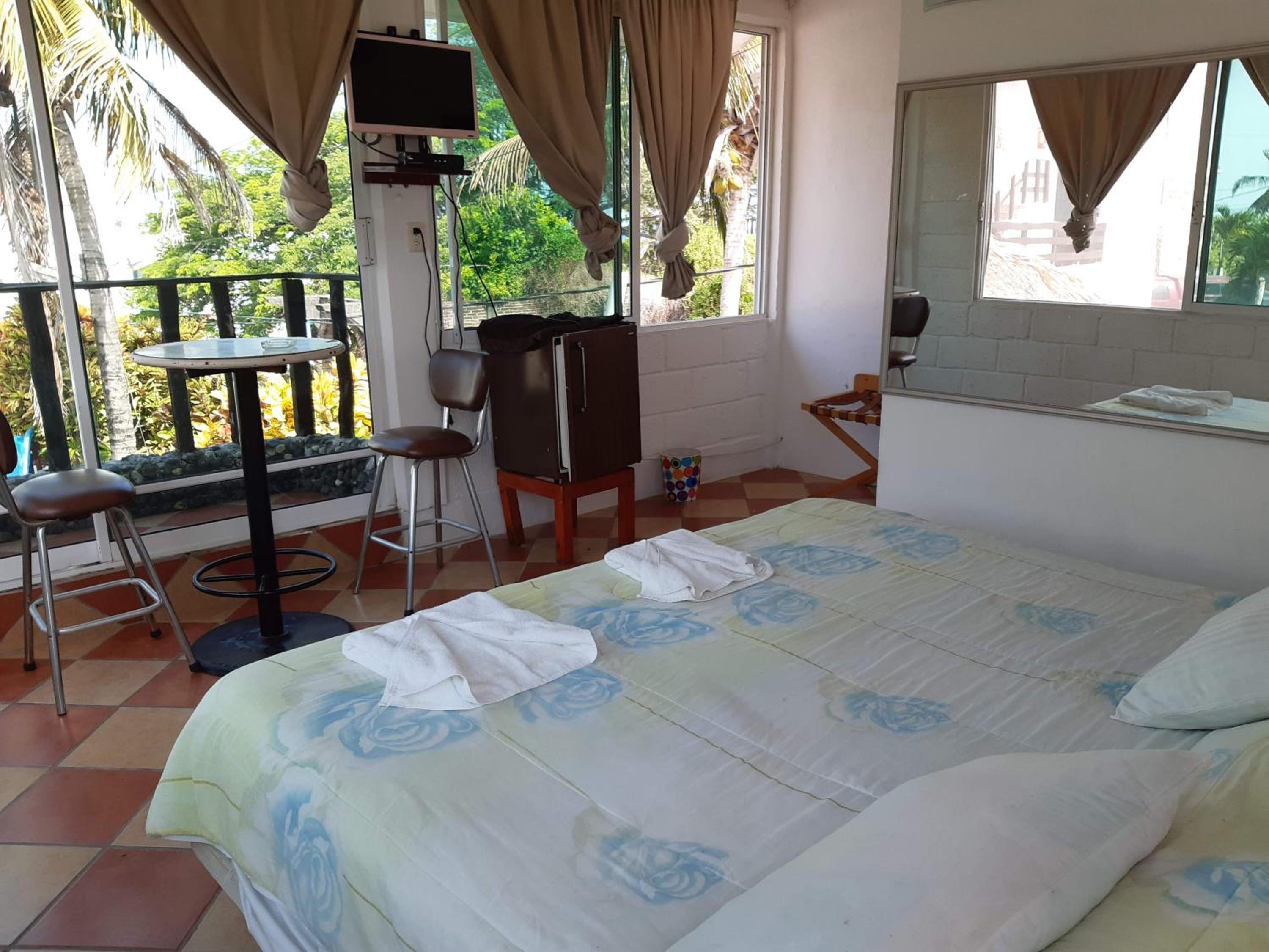 Double Room with Balcony - Photo 3