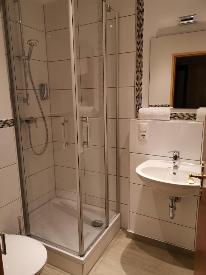 Standard Double Room - Photo 4