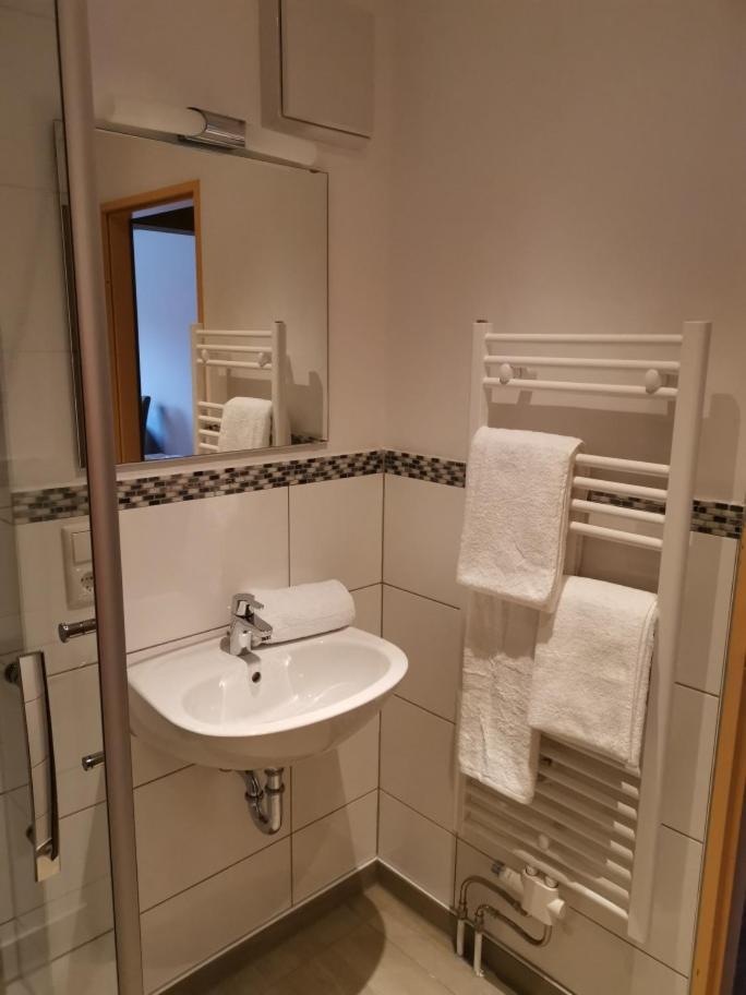 Standard Double Room - Photo 14
