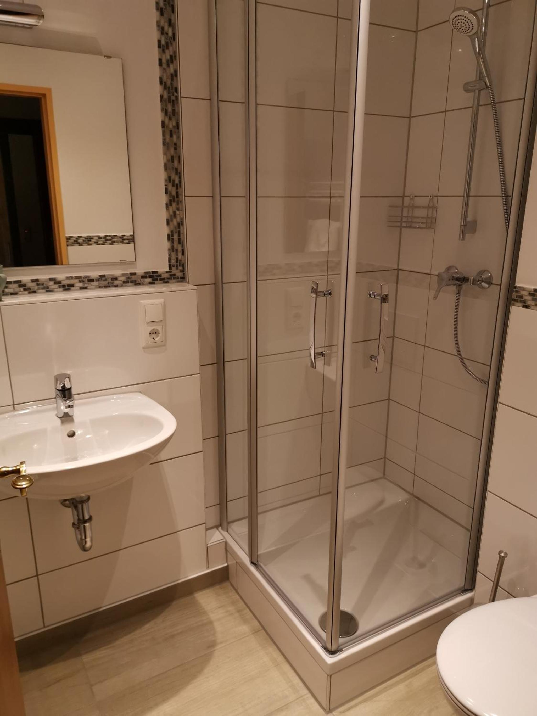 Standard Double Room - Photo 8