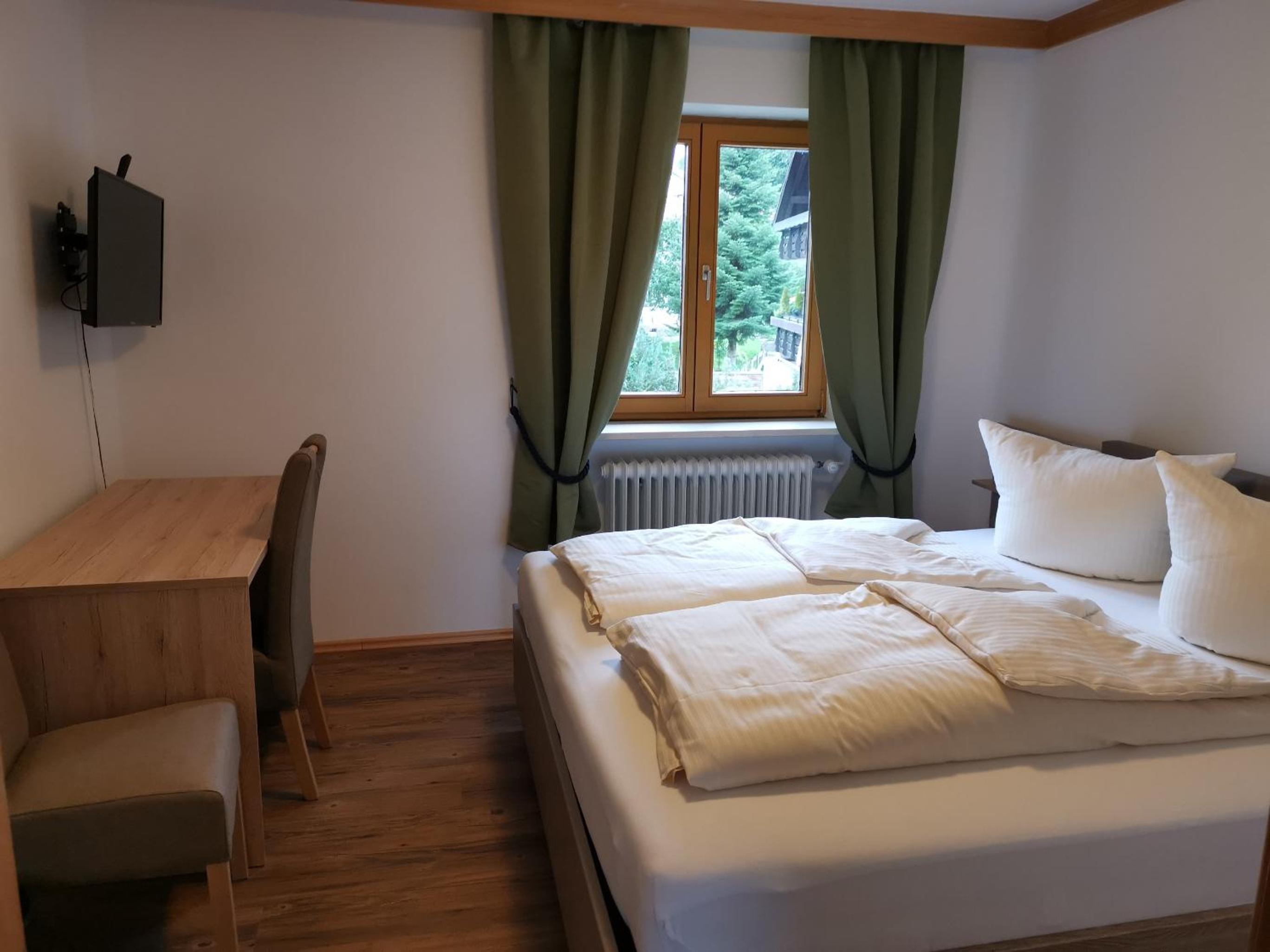 Standard Double Room - Photo 7