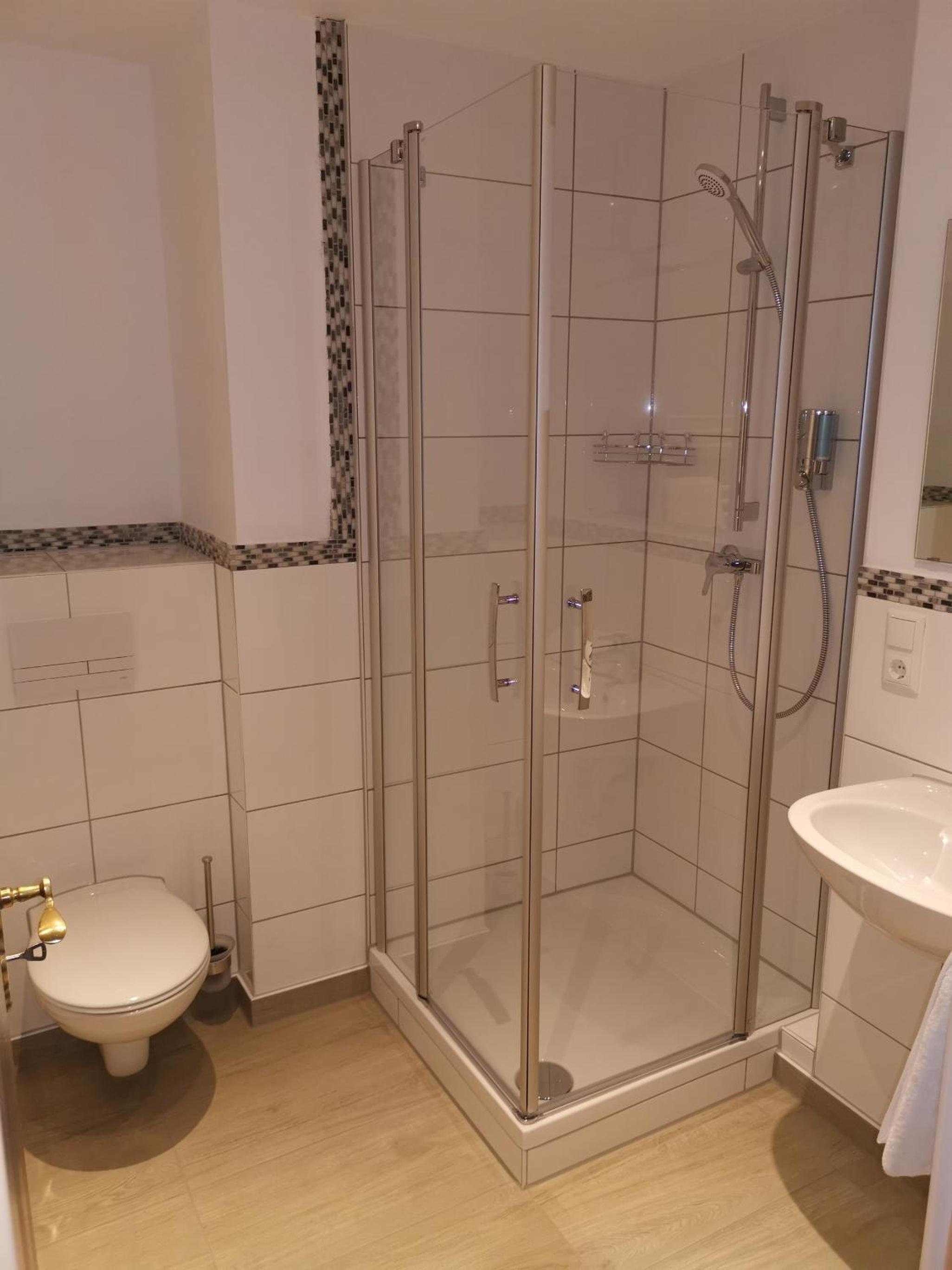 Standard Double Room - Photo 9
