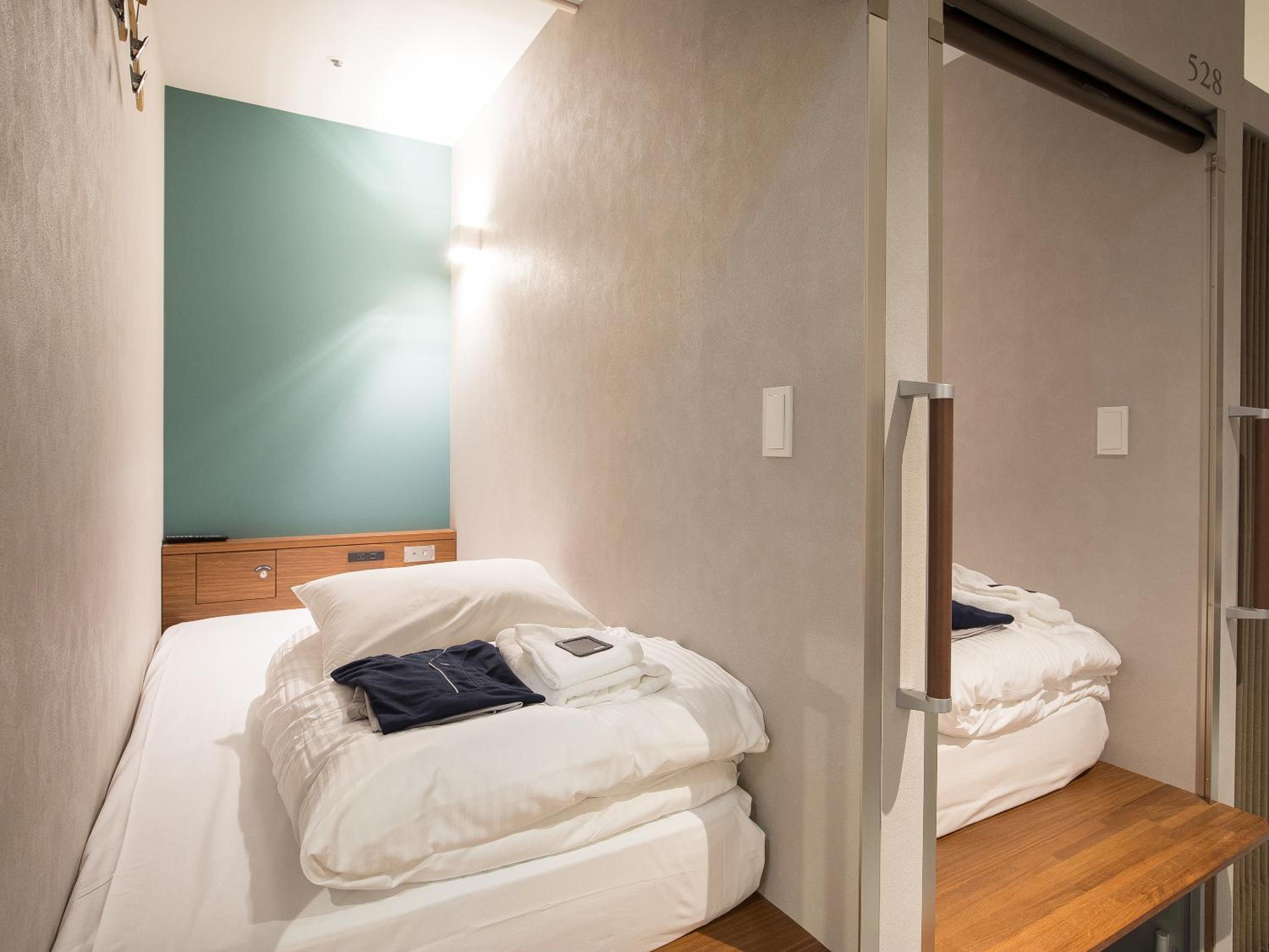 Standard Capsule Room - Male Only - Photo 1