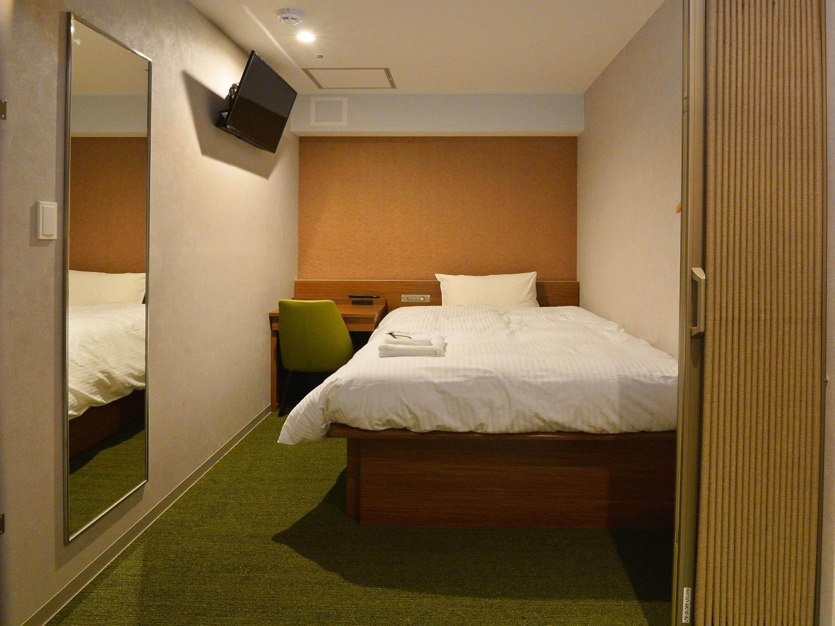 Deluxe Capsule Room - Female Only