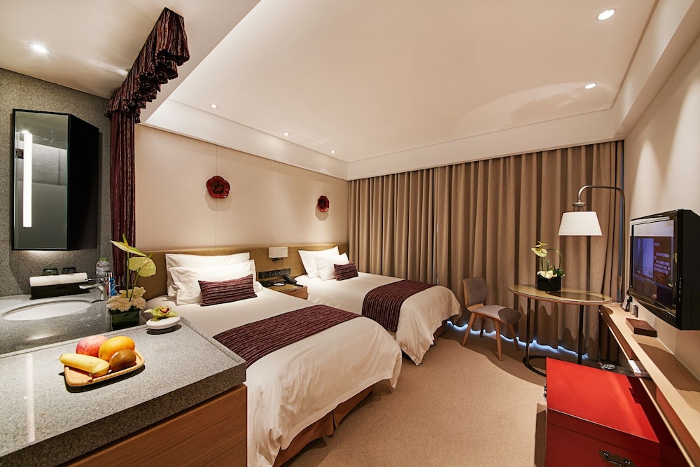 Superior Twin Room, City View