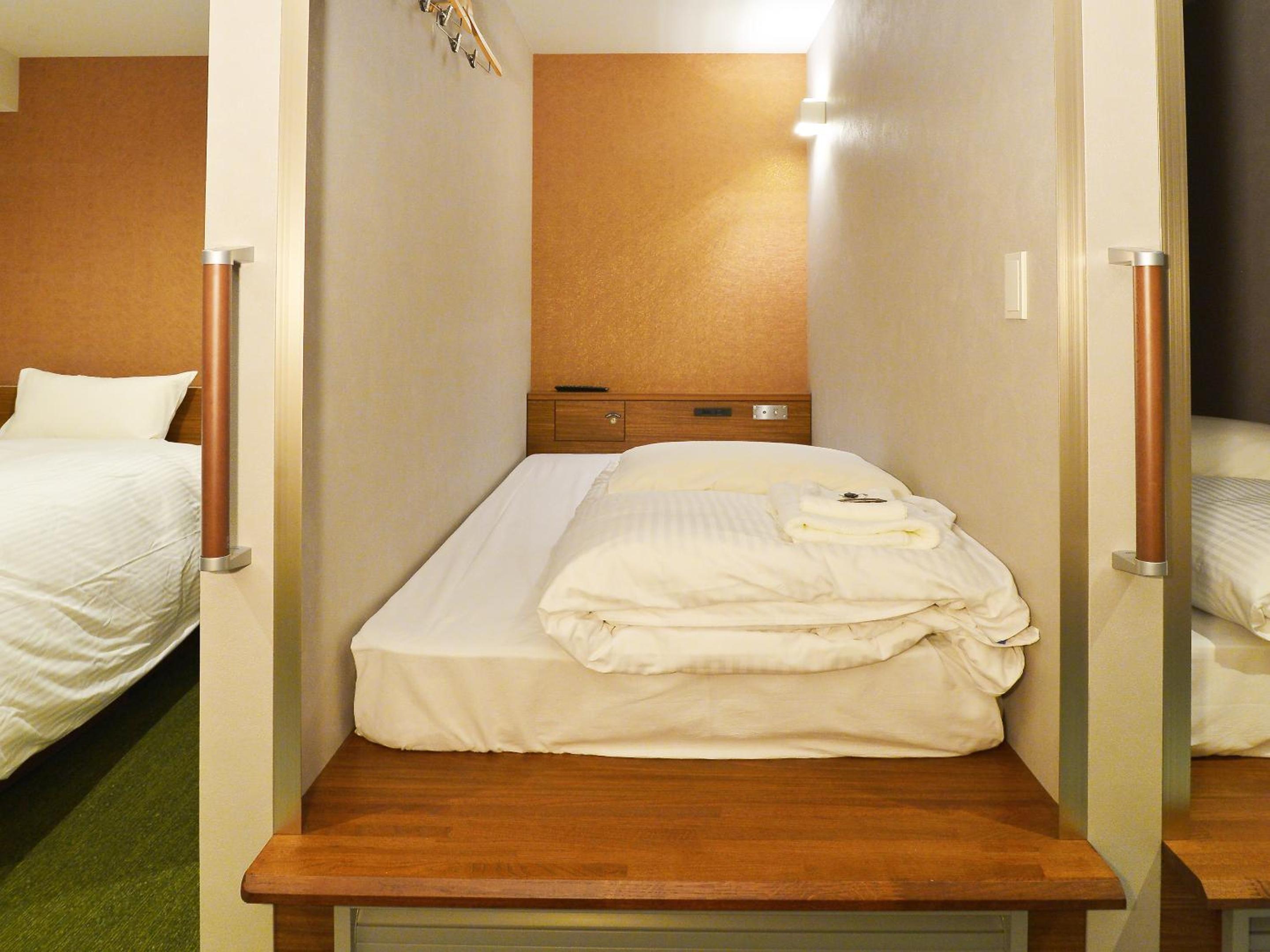 Standard Capsule Room - Female Only - Photo 2