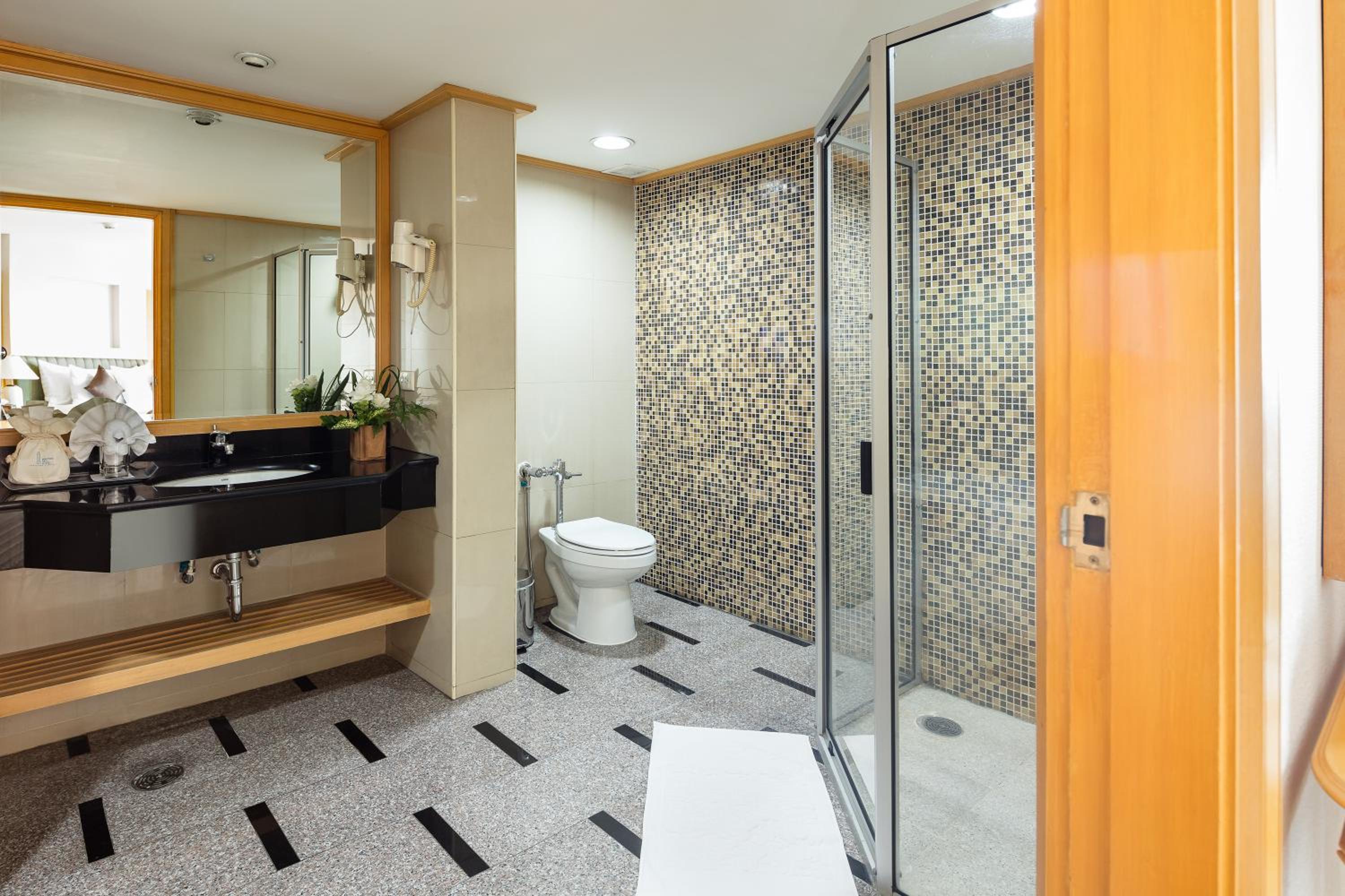 Superior Double or Twin Room thumbnail 6