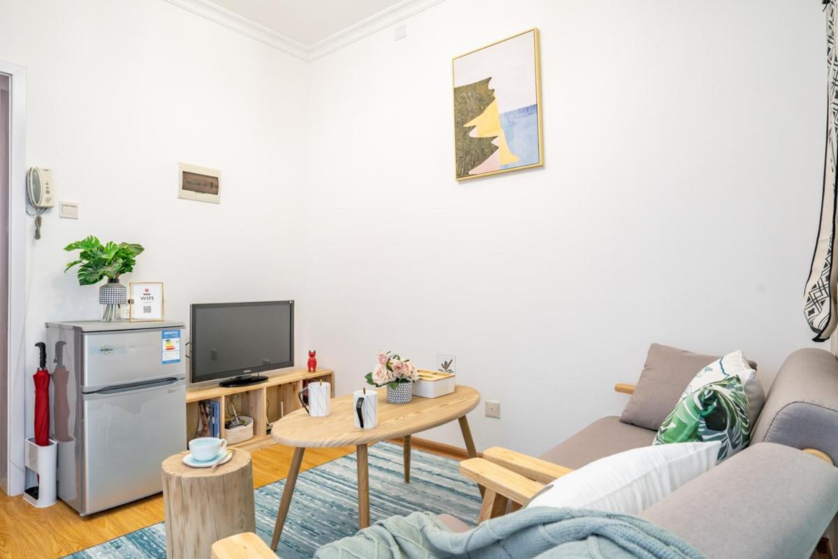 Apartment with Balcony photo 3
