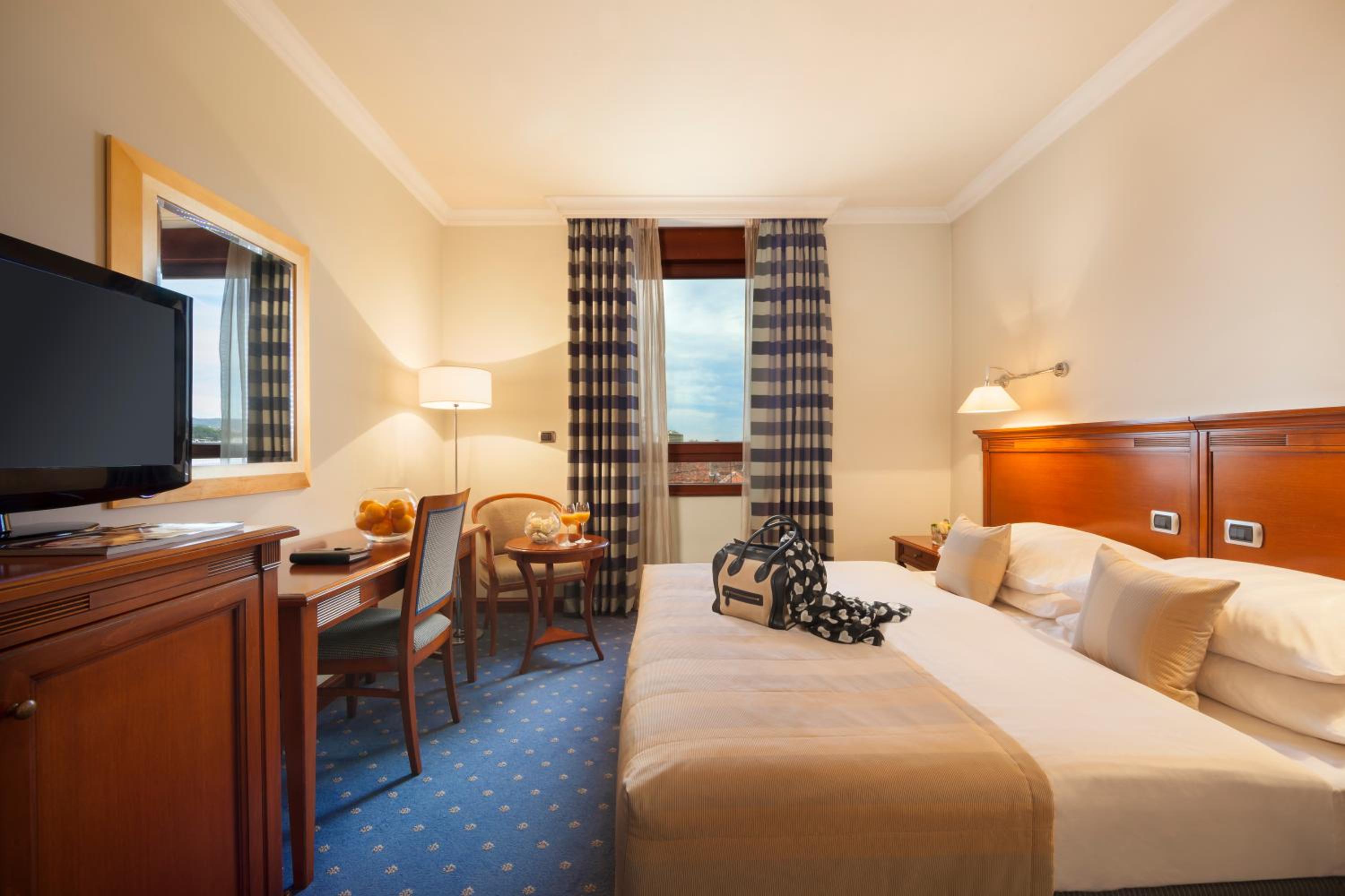 Double King Room - Photo 1