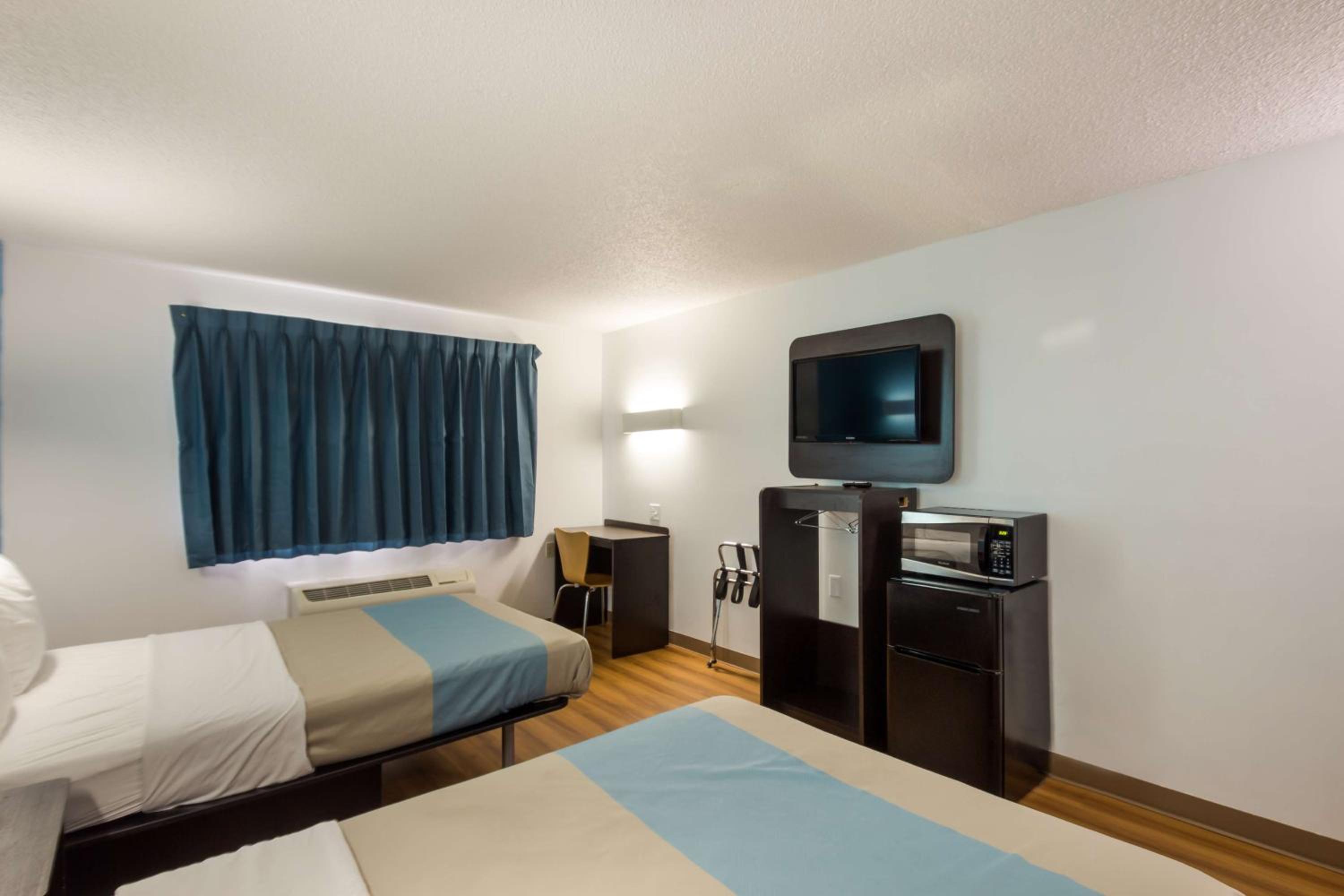 Quadruple Room - Disability Access - Non-Smoking - Photo 1