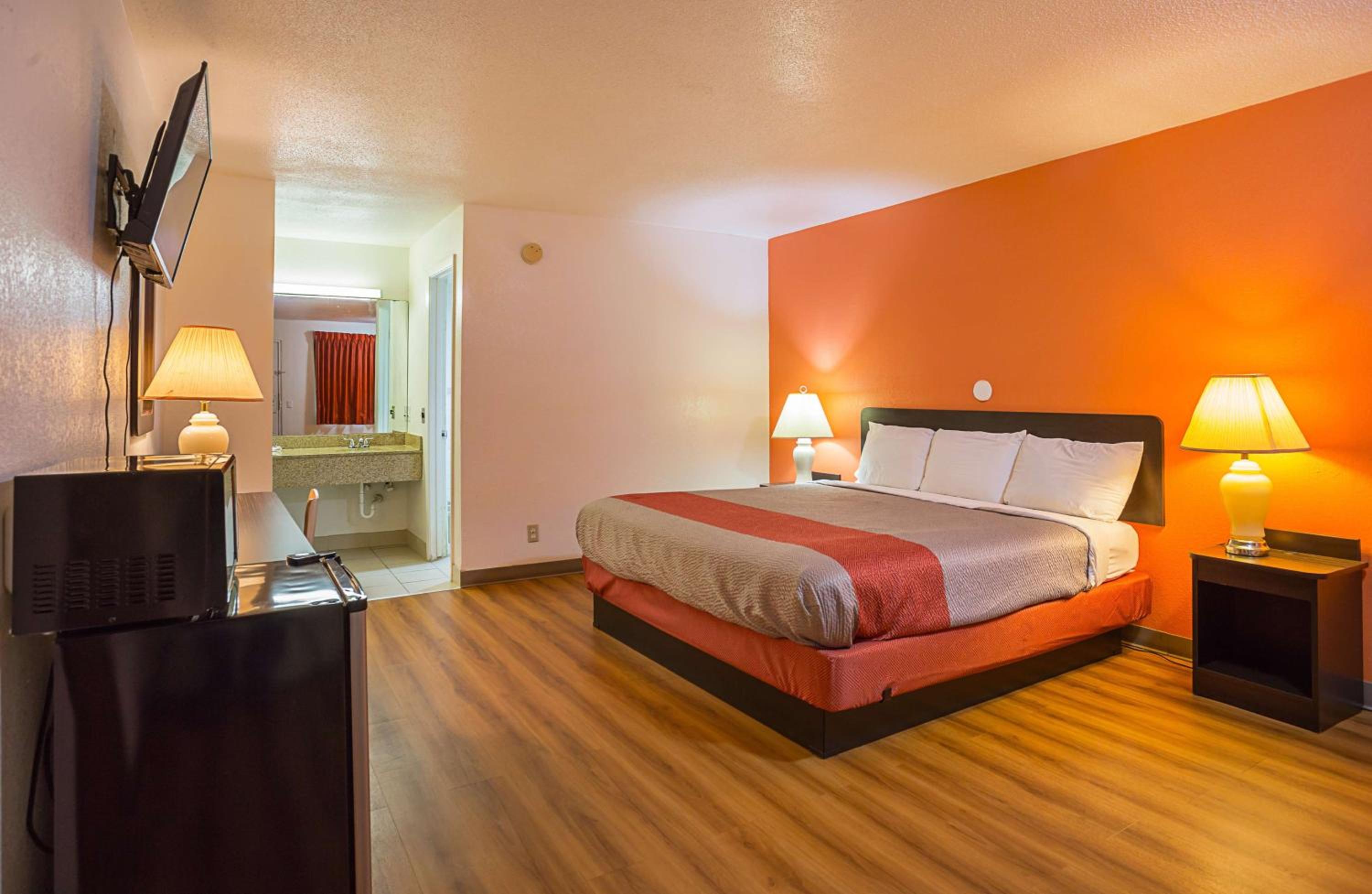 Deluxe King Room photo 1