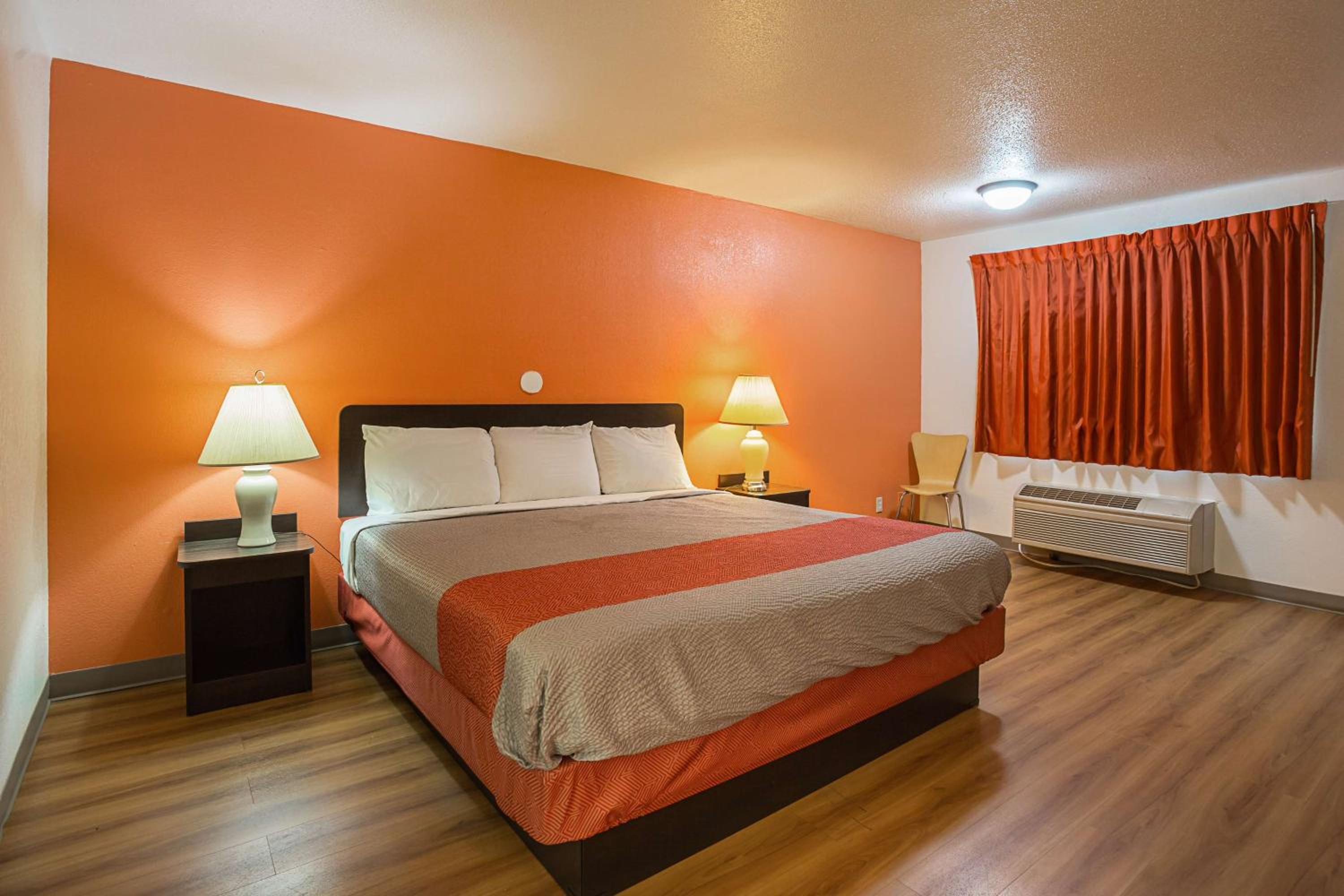 Deluxe King Room photo 2