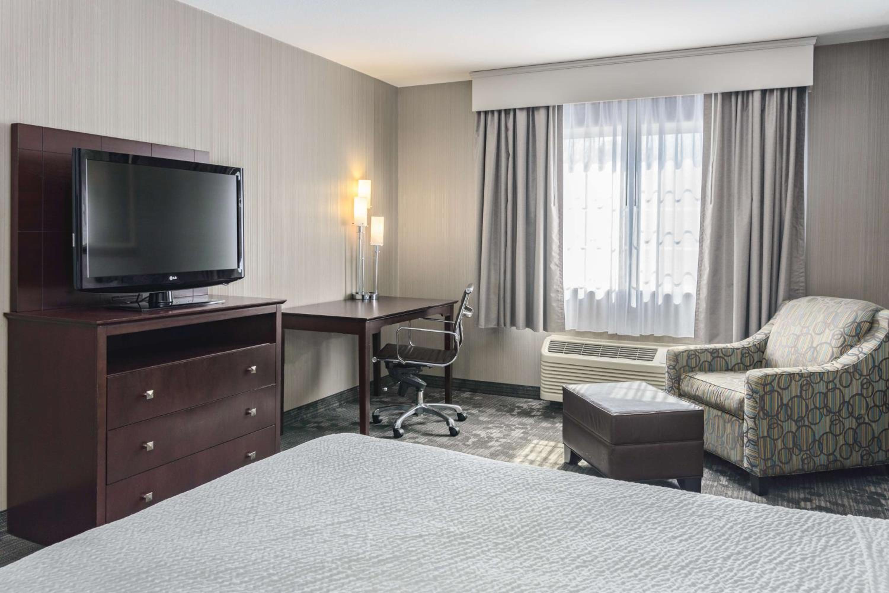 Two-Bedroom Suite with Sofa Bed - Photo 9