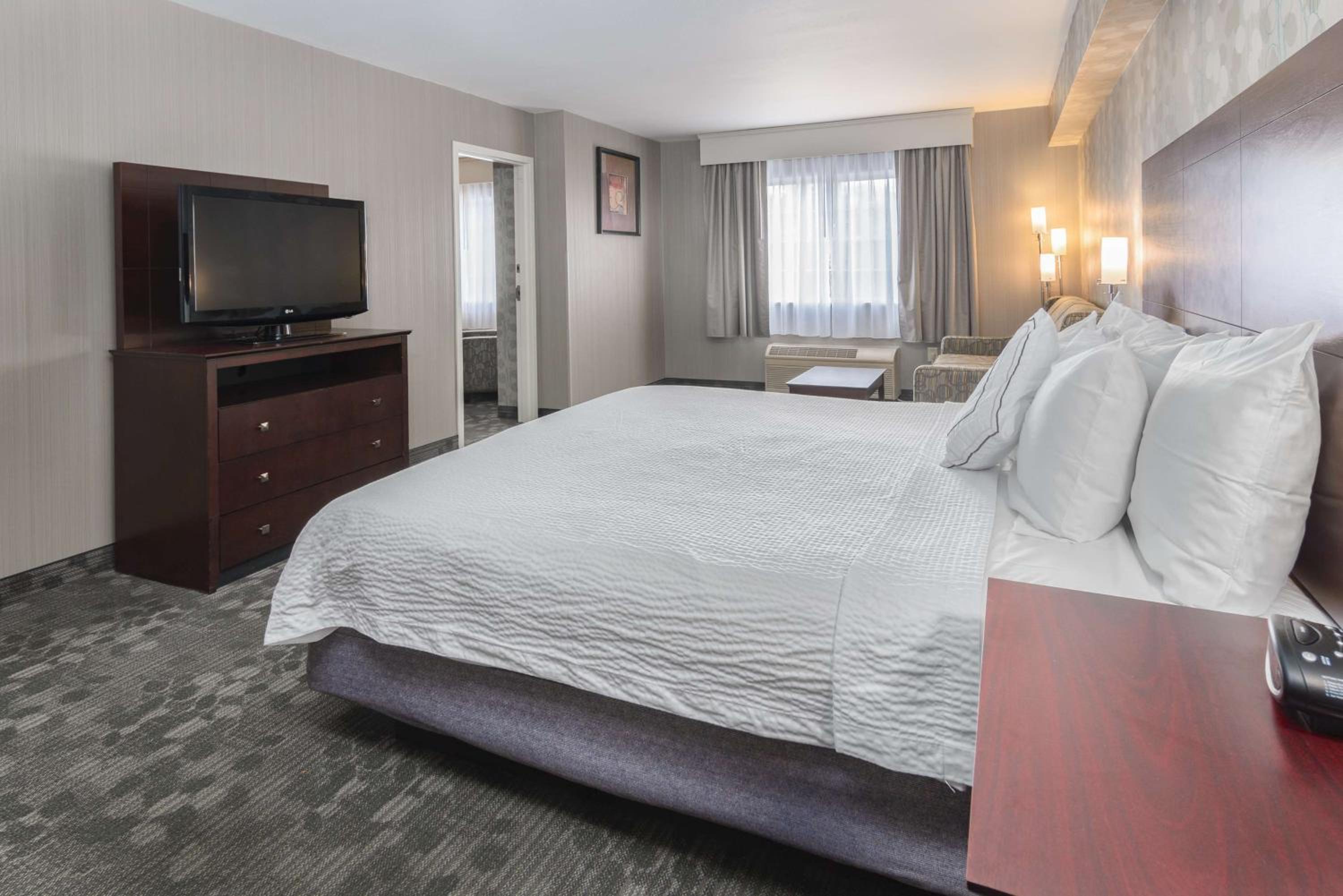 Two-Bedroom Suite with Sofa Bed - Photo 7