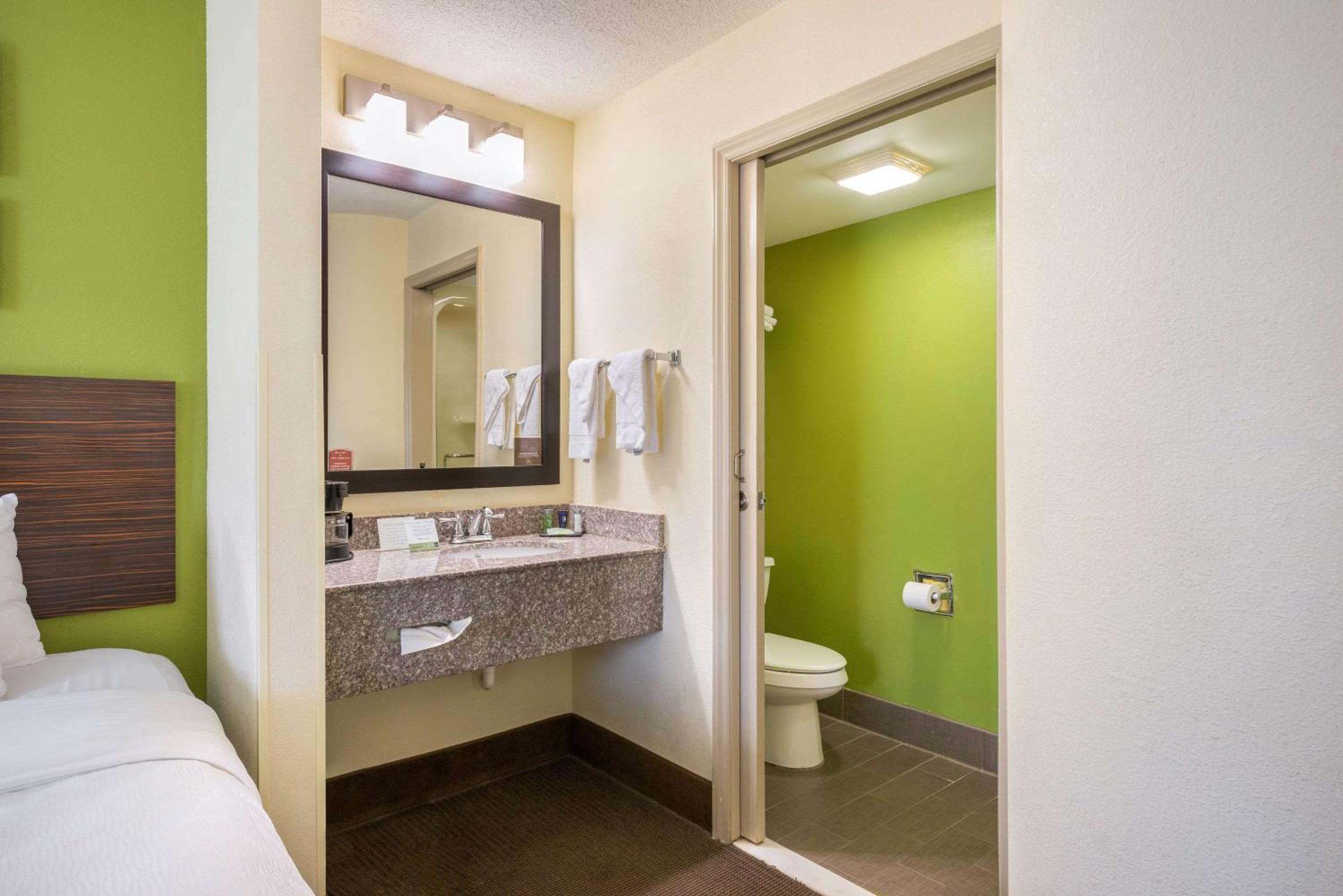 Double Room with Two Double Beds - Non-Smoking - Photo 4