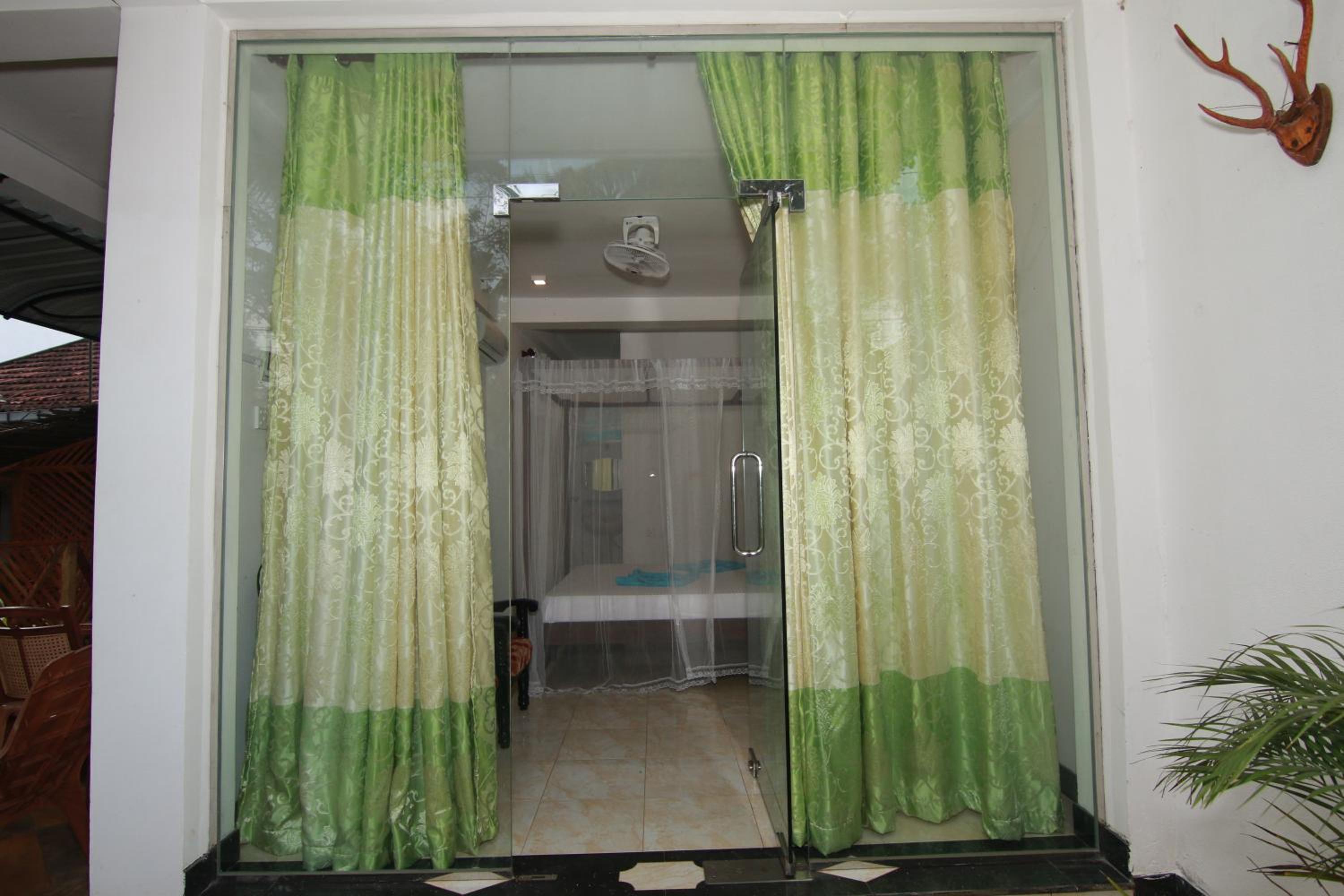 Deluxe Family Room photo 2