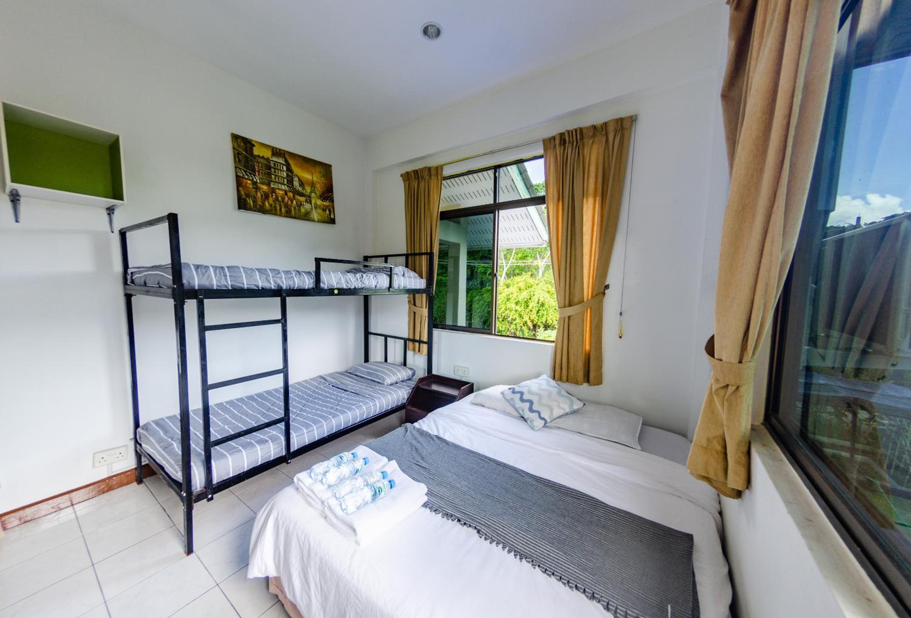 Quadruple Room - Photo 1