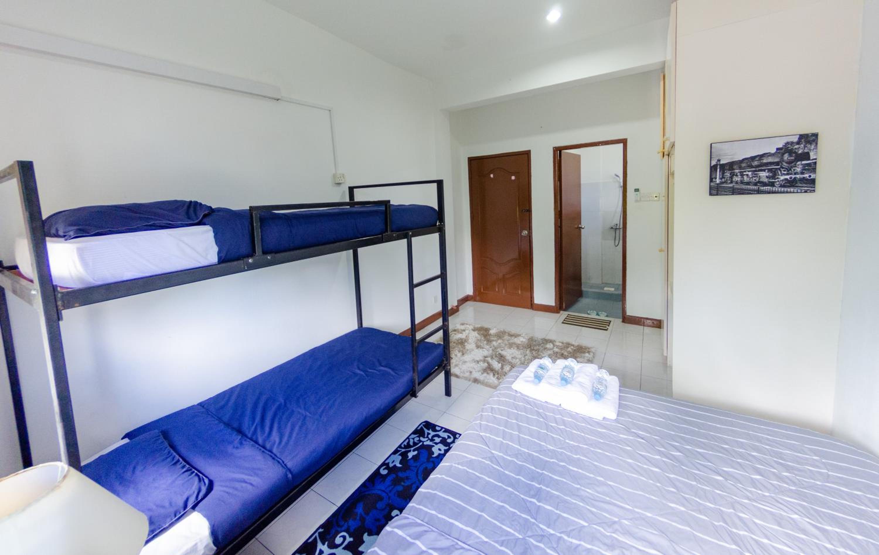 Triple Room with Bathroom photo 2