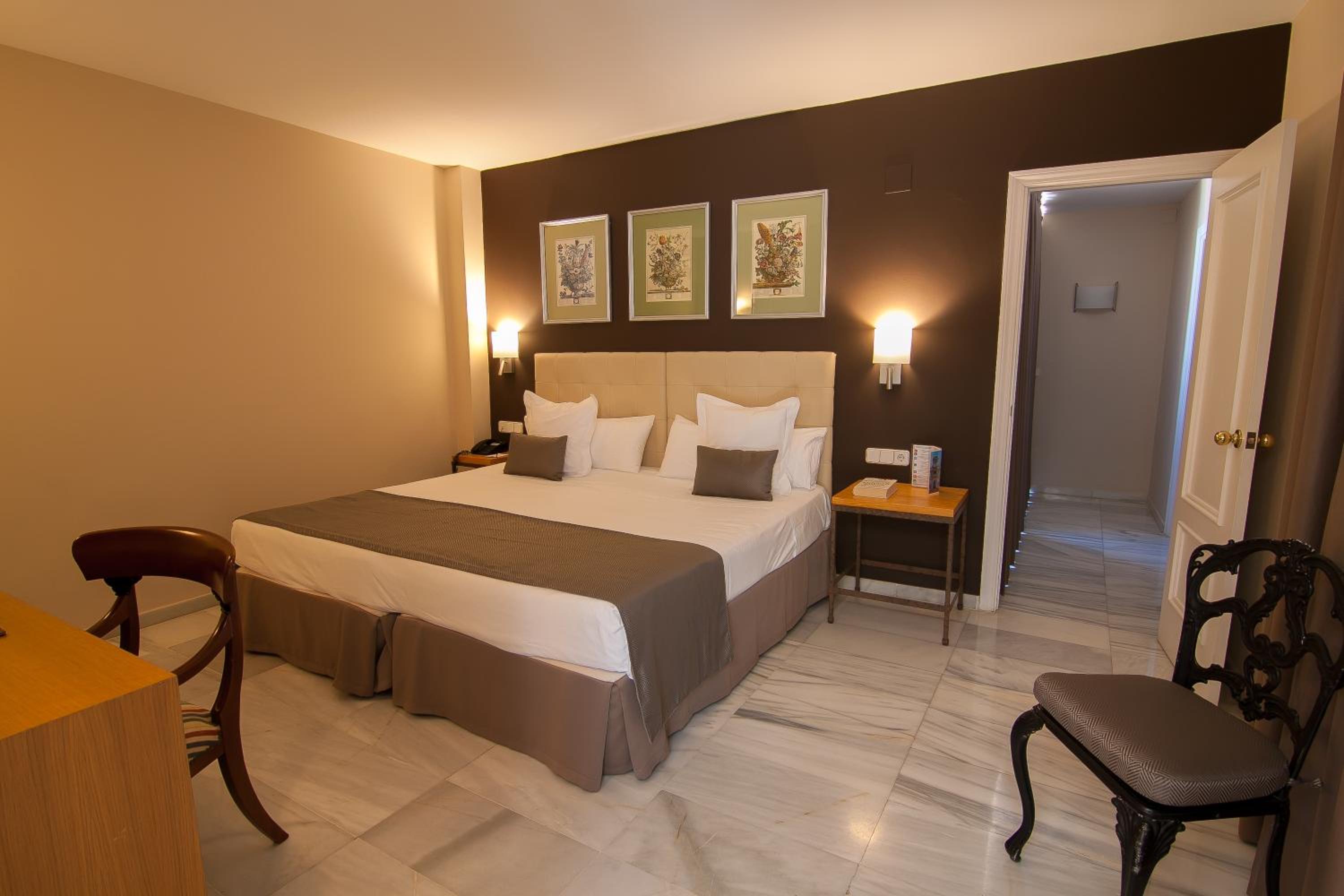 Double or Twin Room - Photo 14
