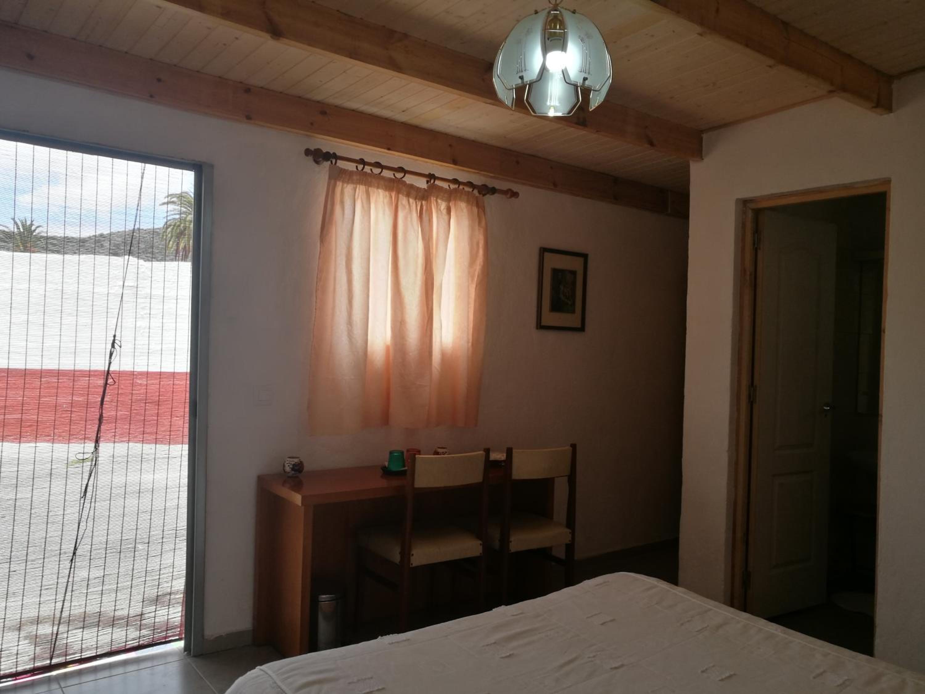 Estudio con vista al jardín