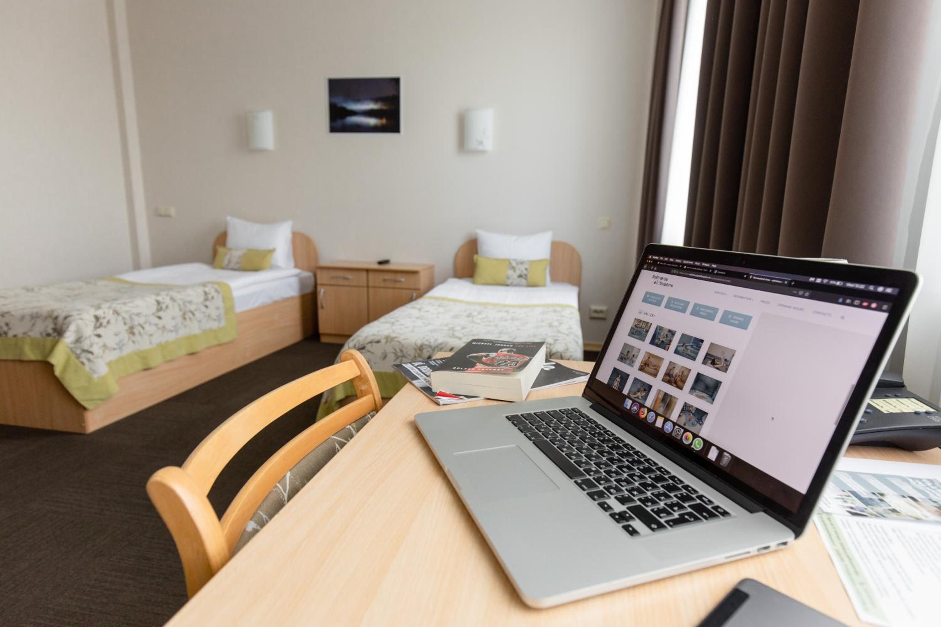 Twin Room - Photo 2