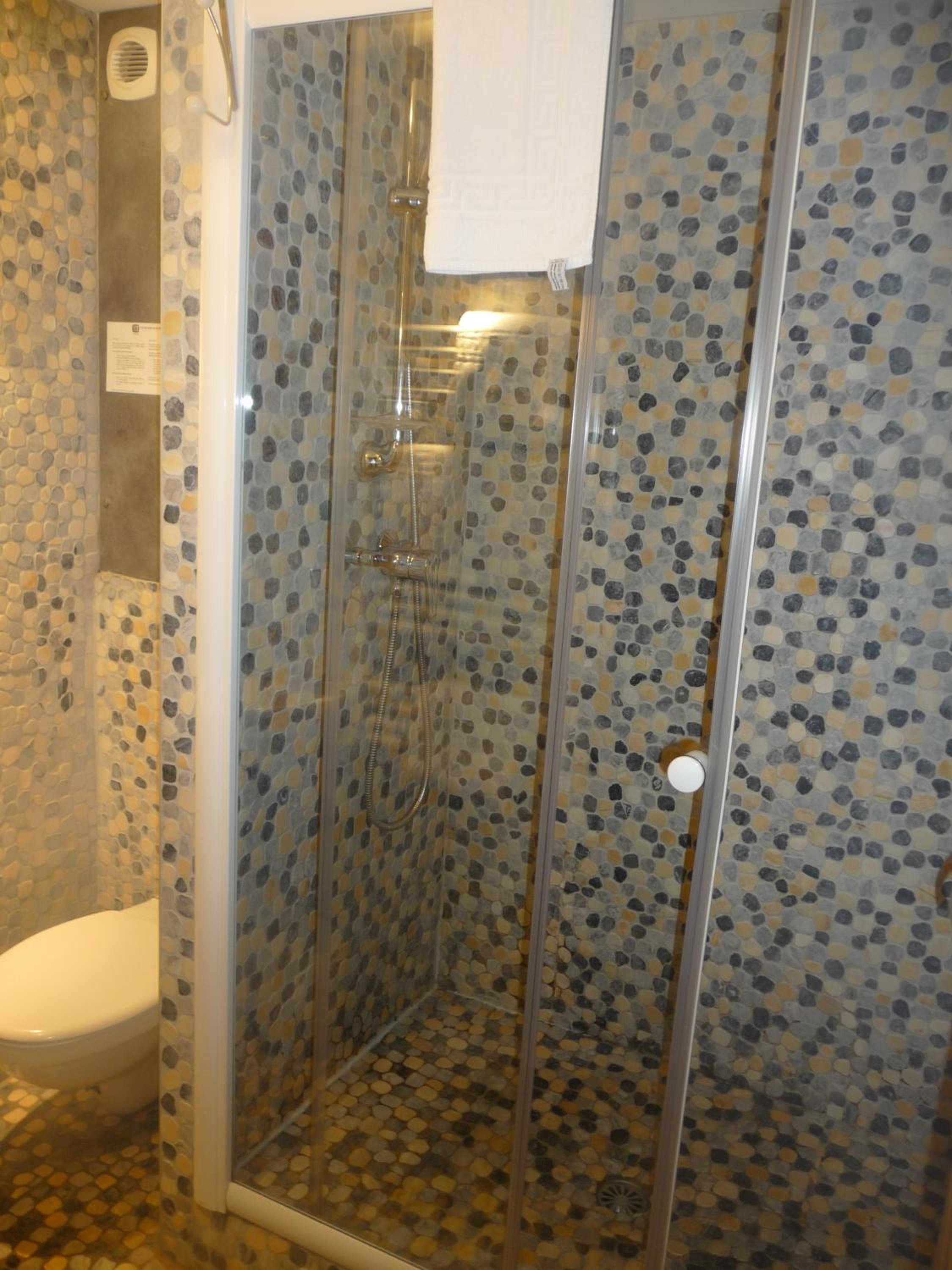 Twin Room - Photo 5