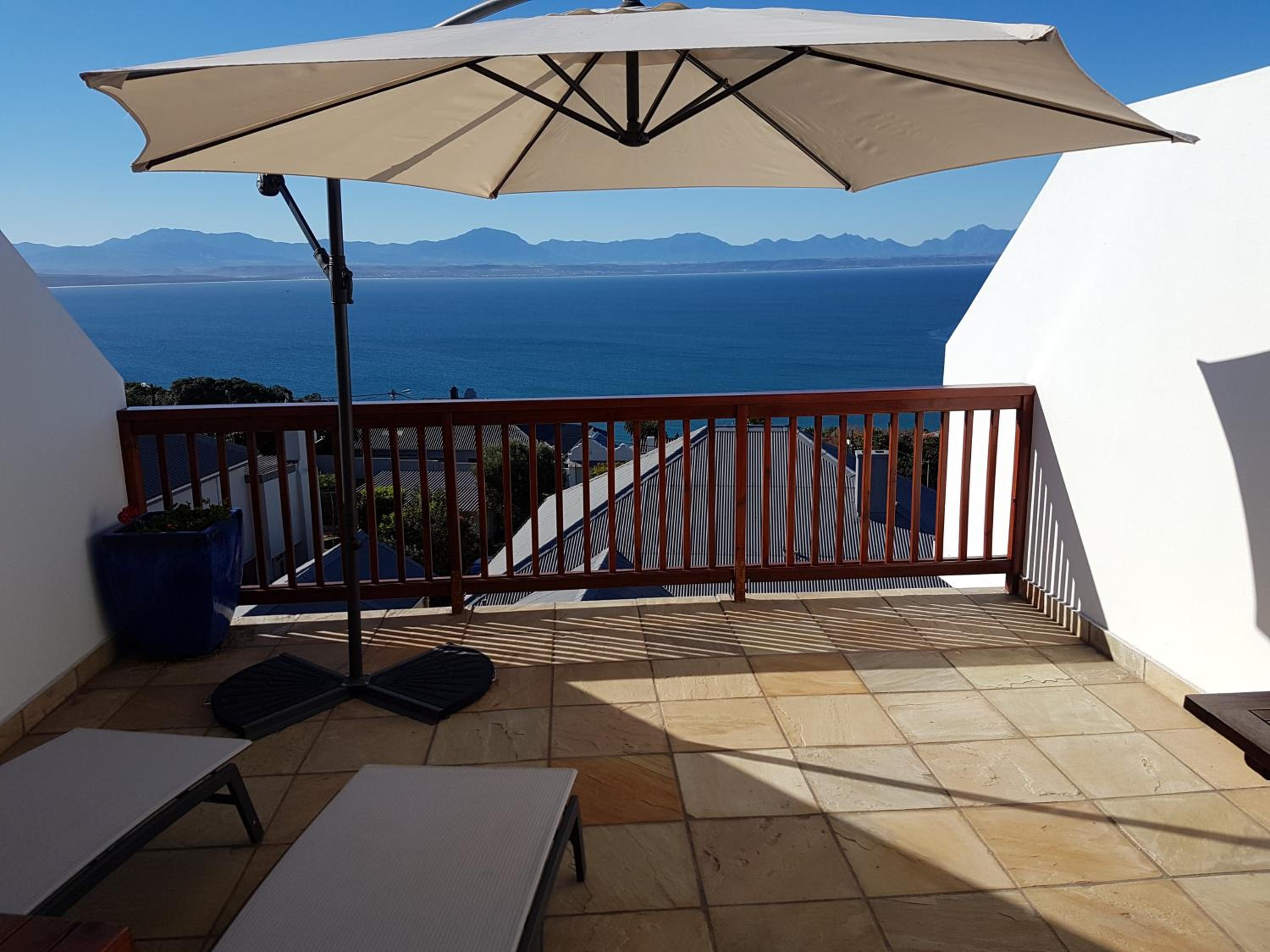 Deluxe Double Room with Balcony and Sea View photo 3