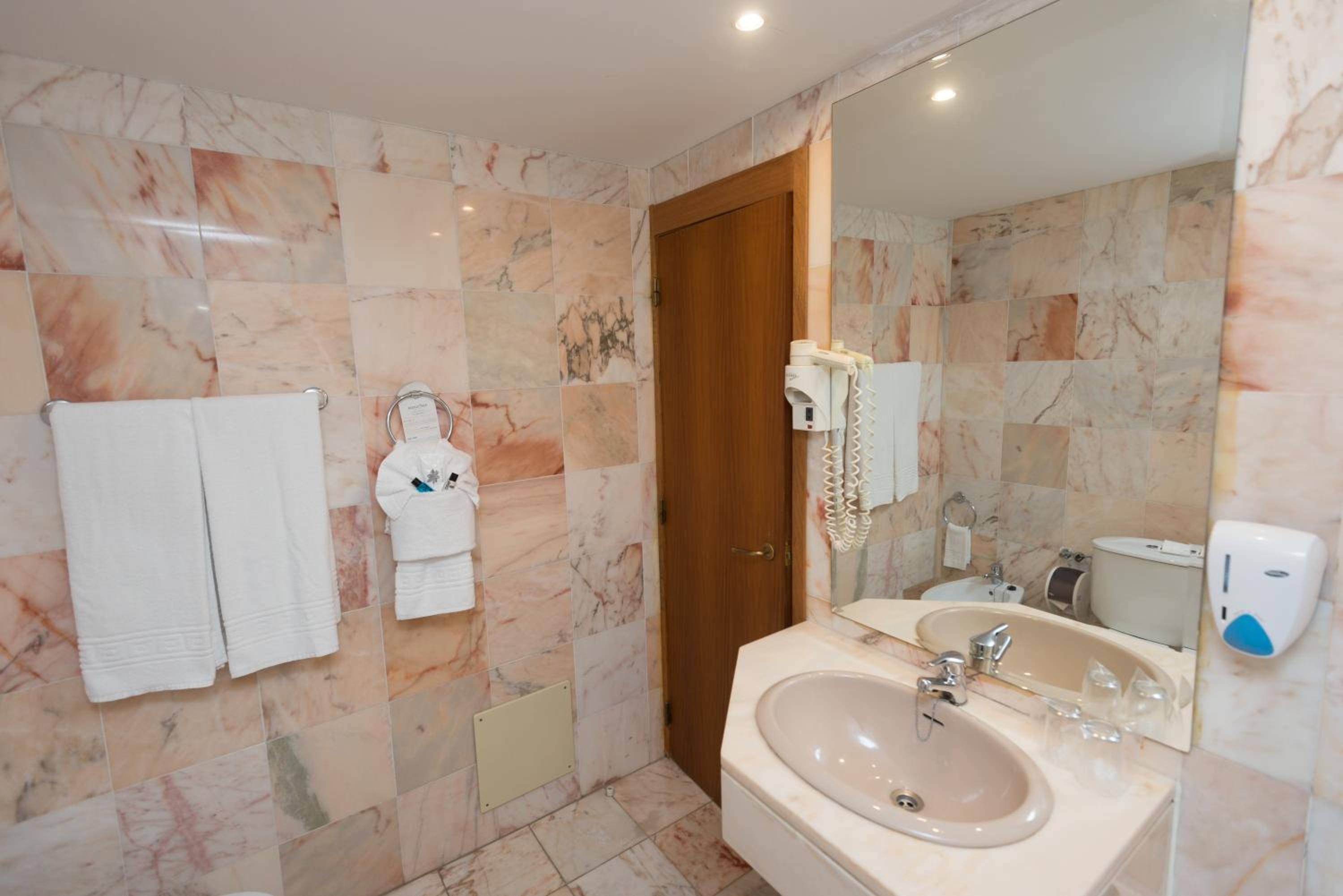 Suite - Photo 8