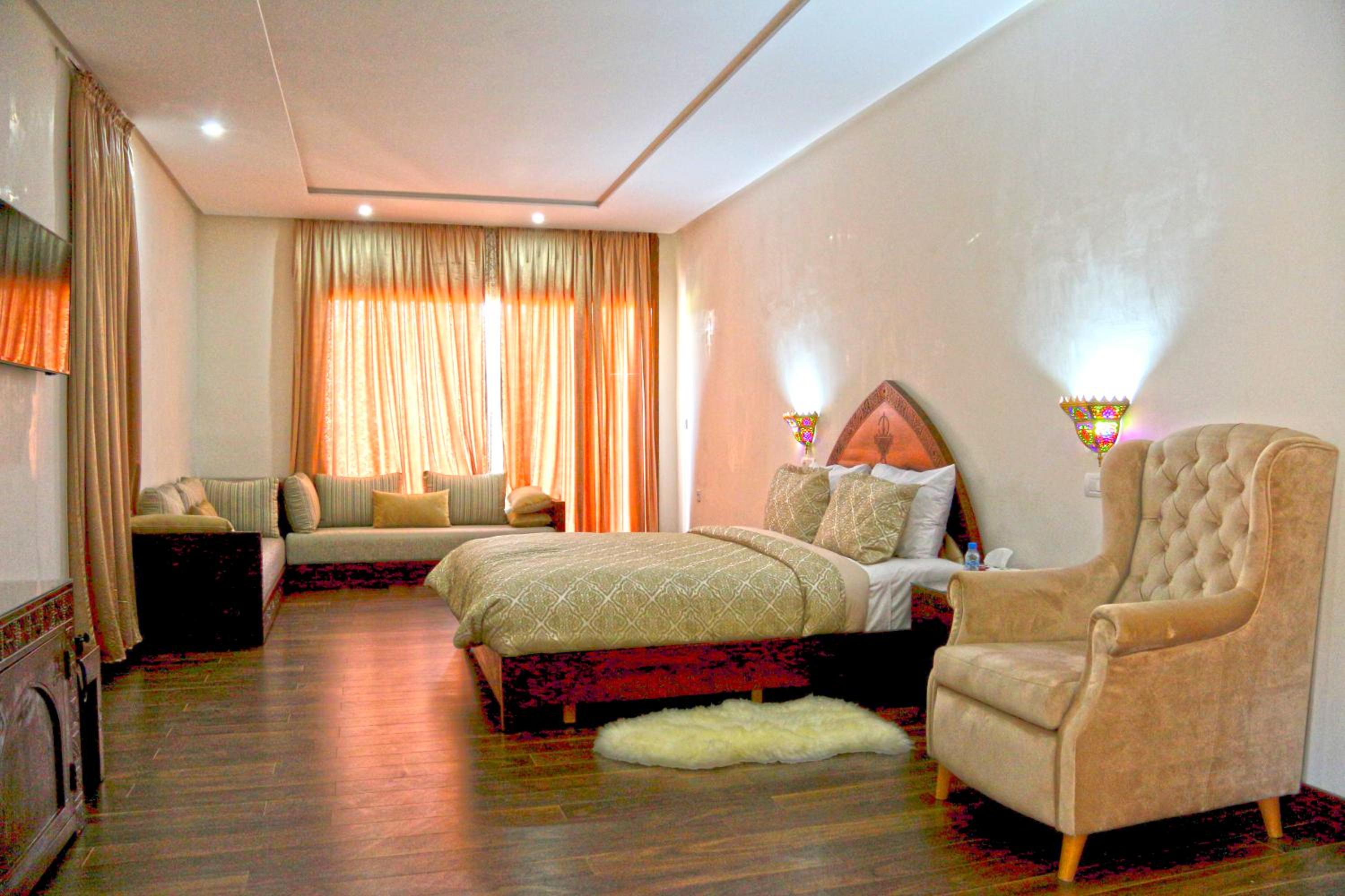 Suite with Terrace - Photo 13