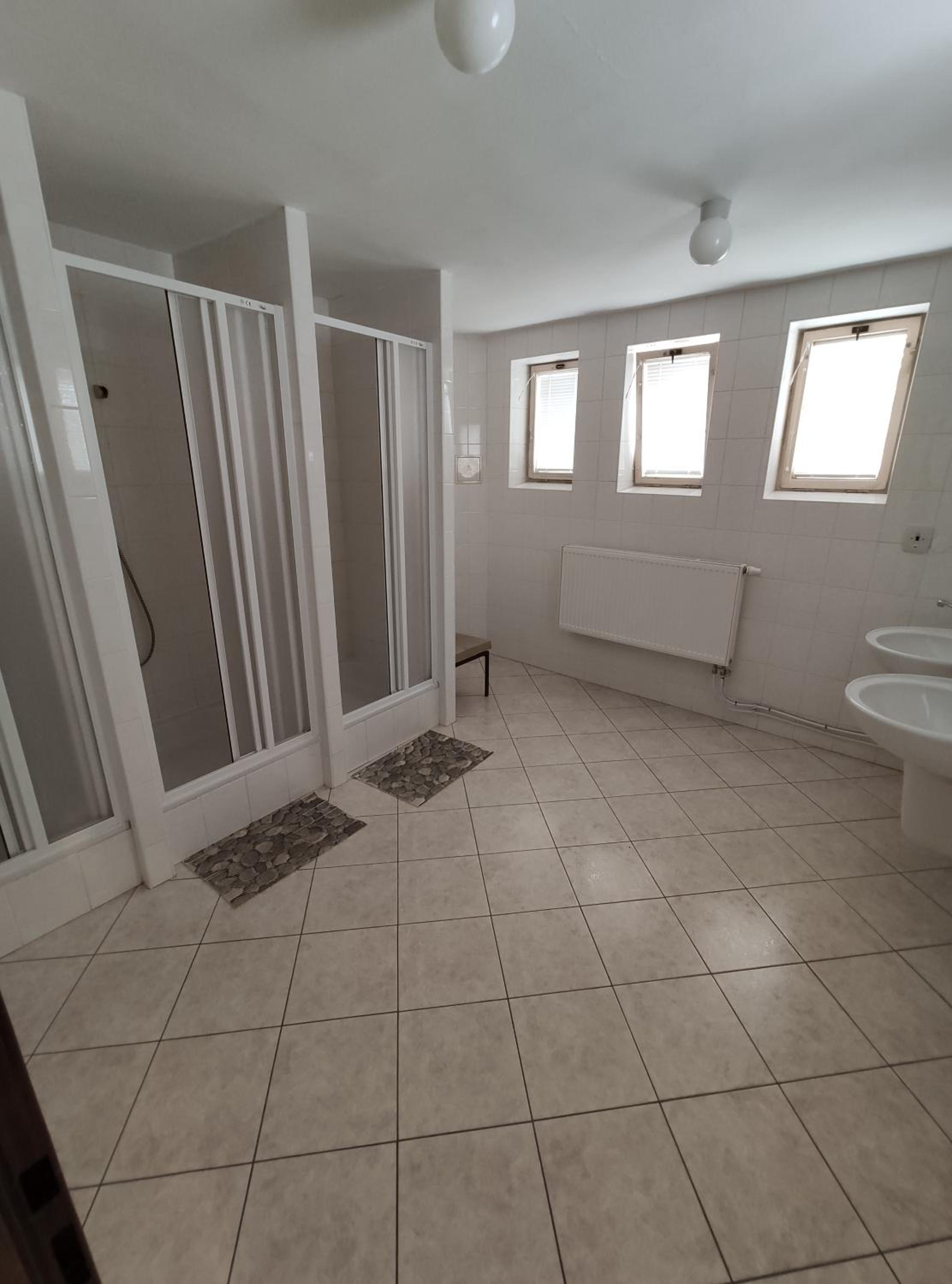 Economy Quadruple Room - Photo 4