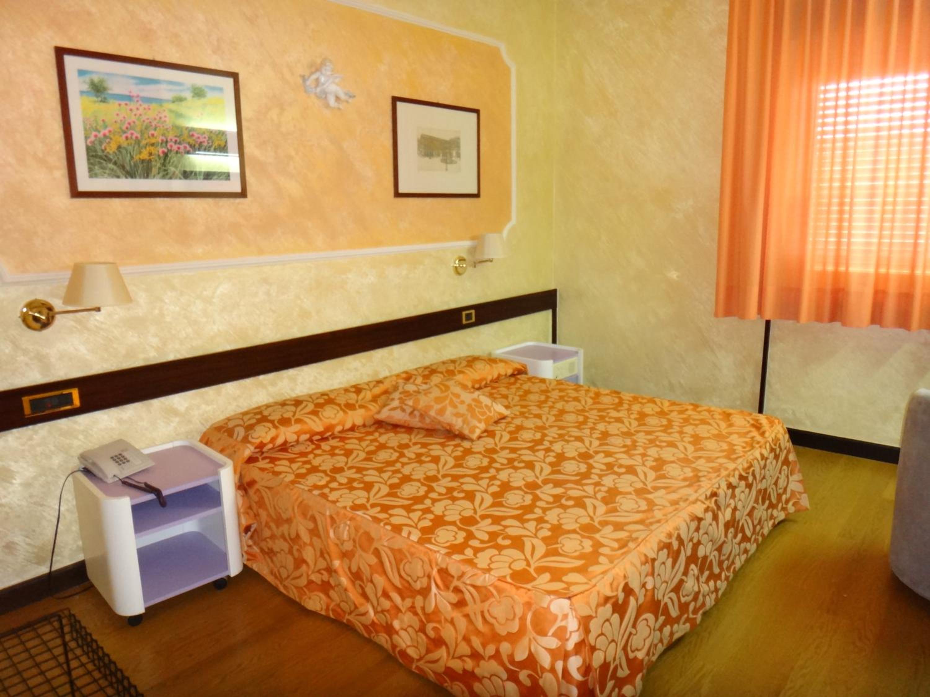 Double Room - Photo 10
