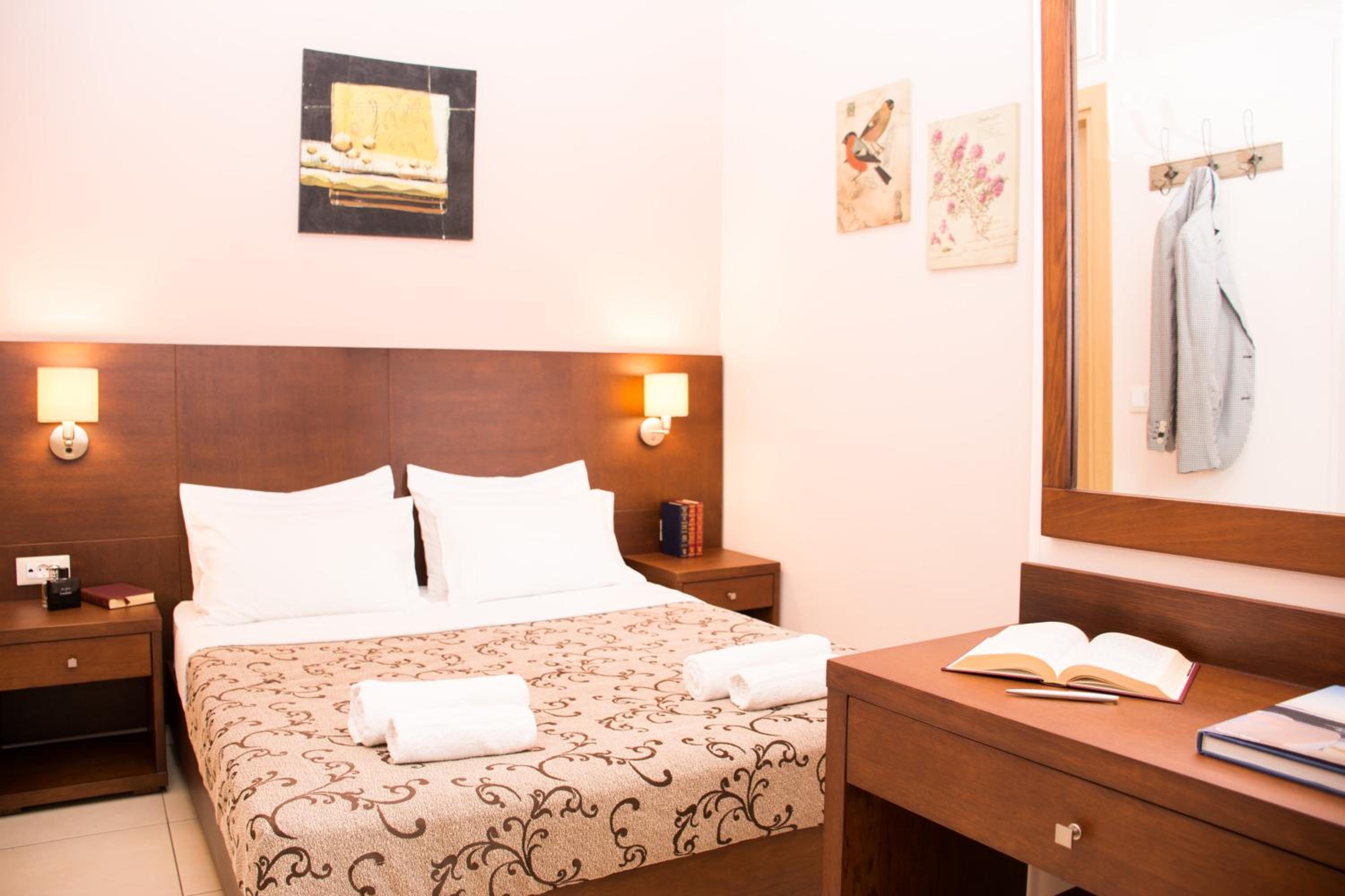 Studio (2-3 Adults)
