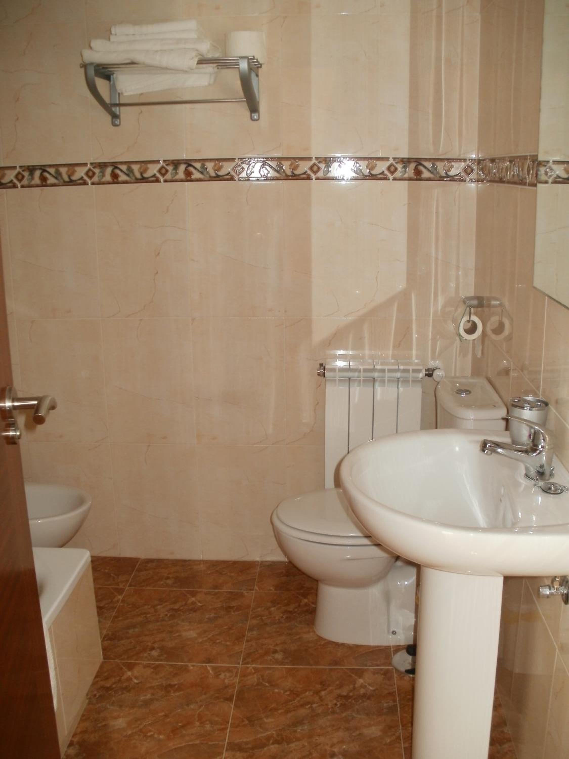Double or Twin Room - Photo 3